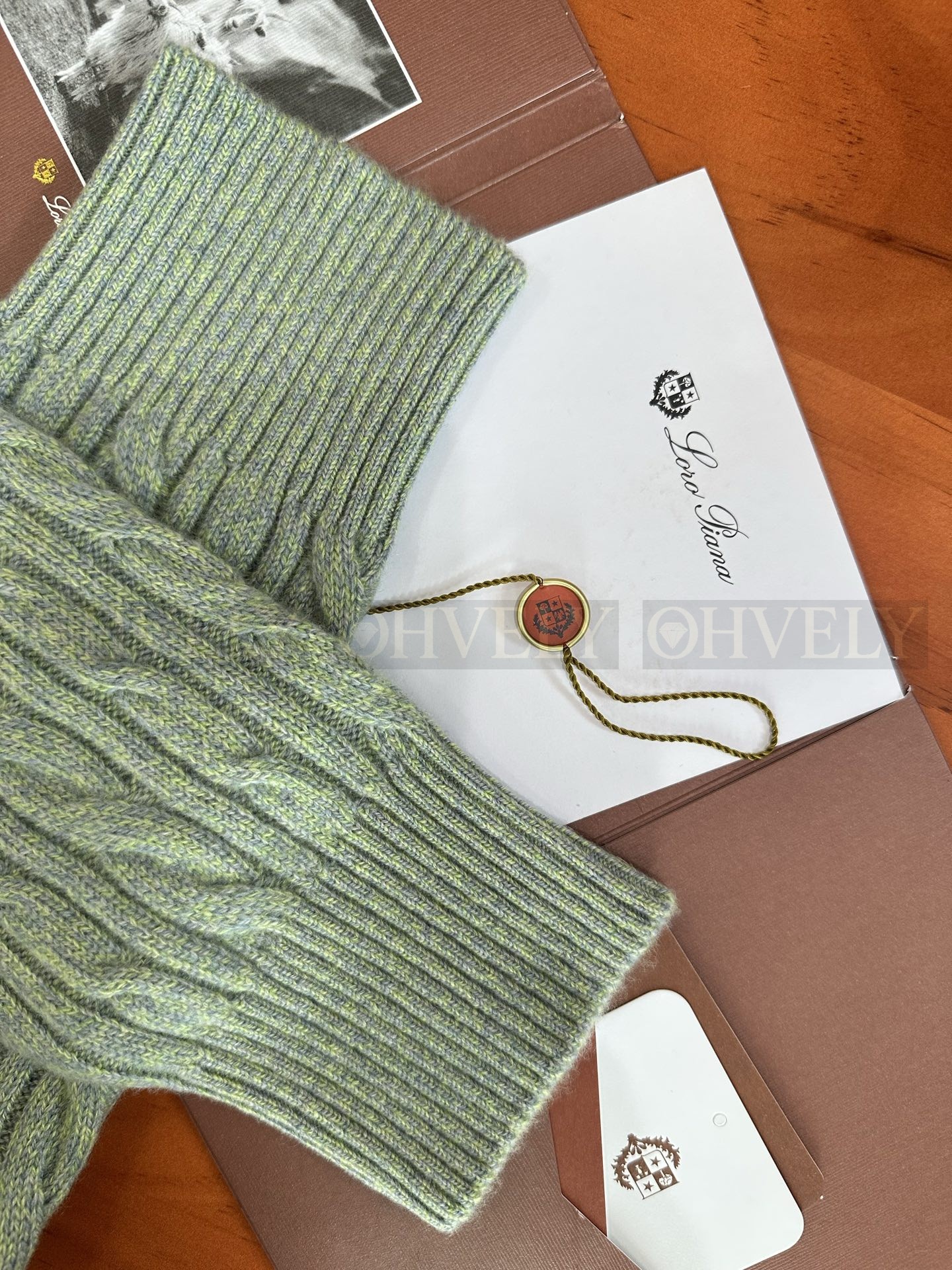 【 ZP 】LoroPiana 라운드 스웨터 (매장가 370만원) 상품 썸네일