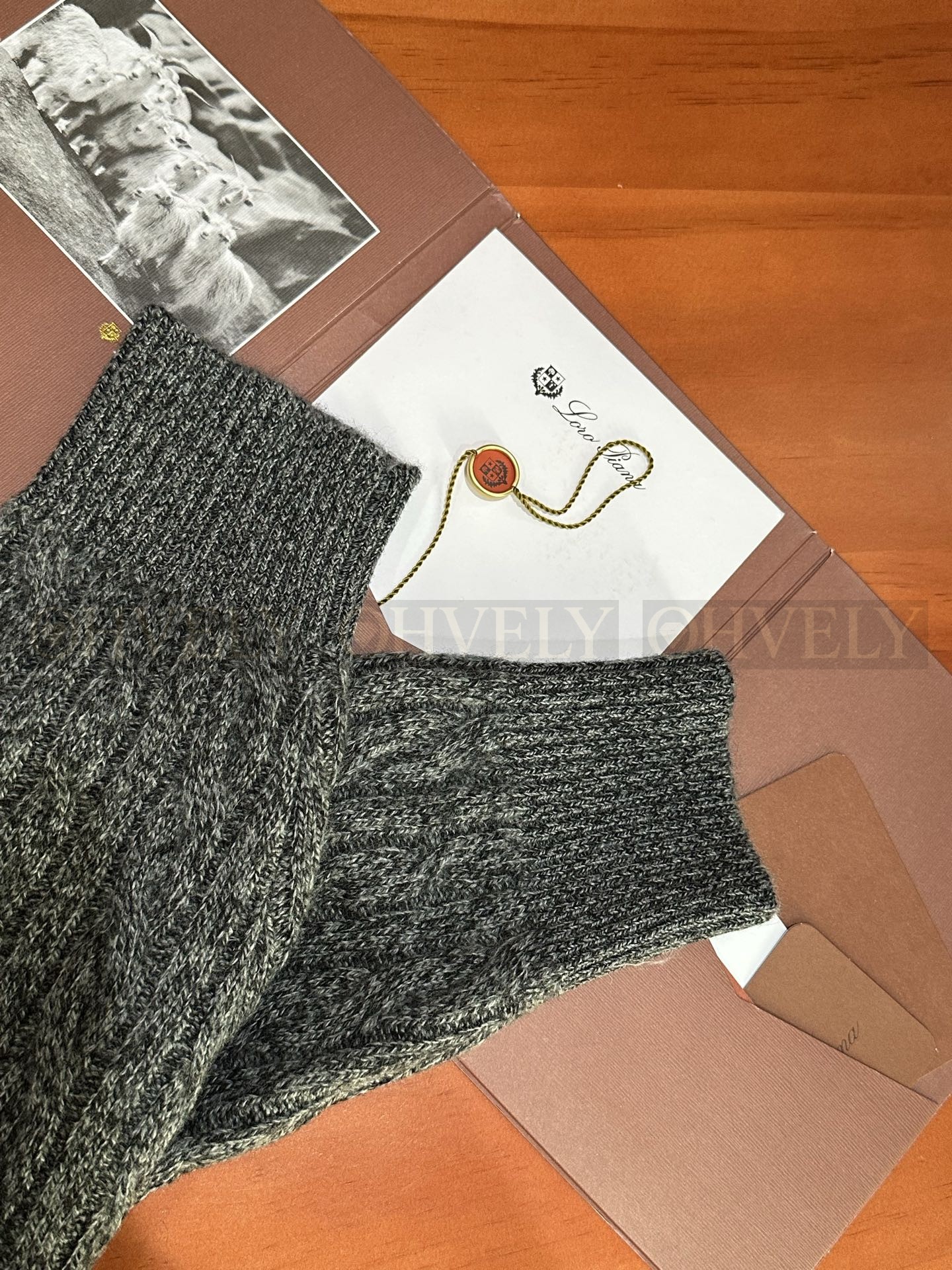 【 ZP 】LoroPiana 니트 스웨터 (매장가 410만원) 상품 썸네일