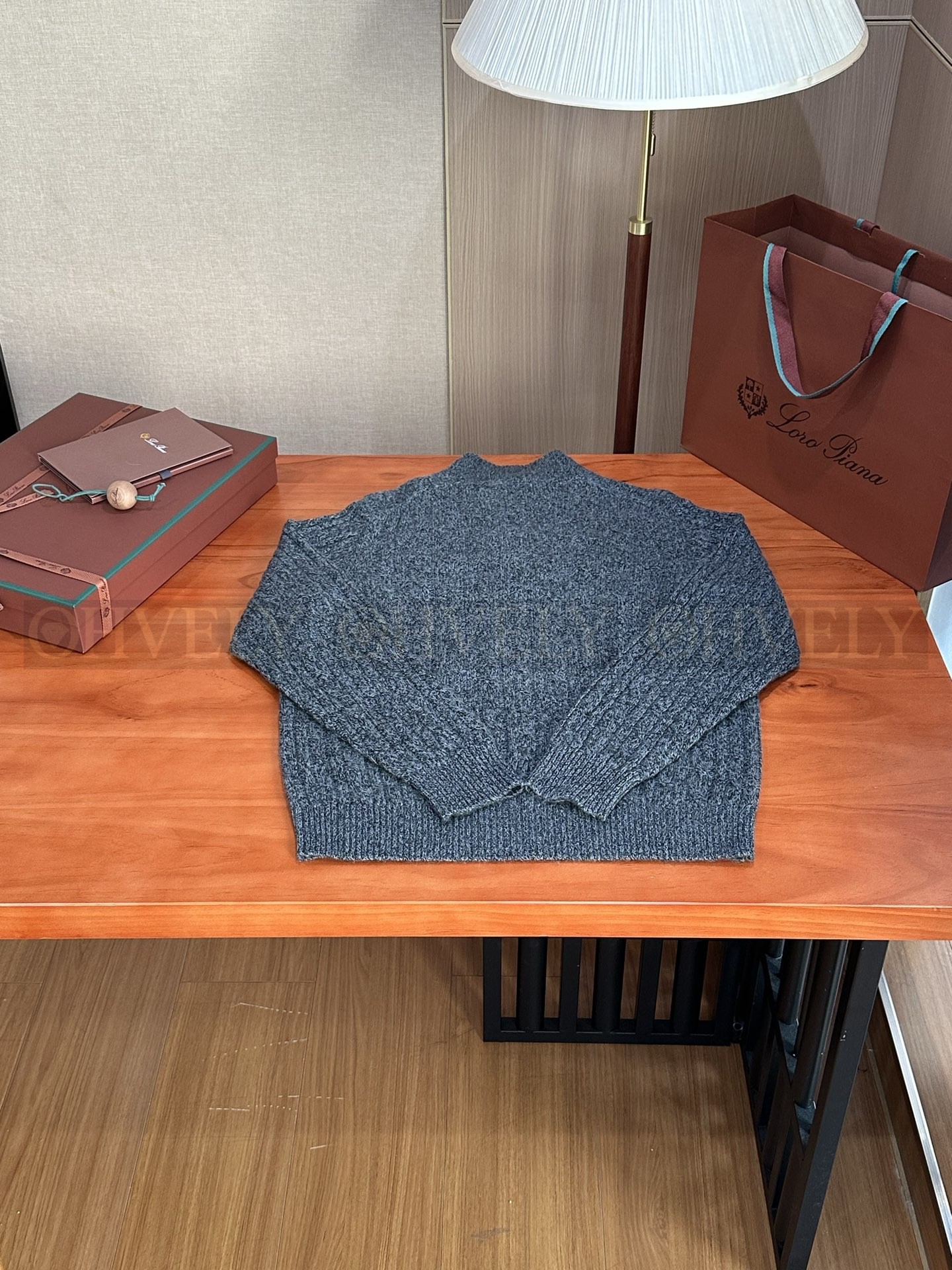 【 ZP 】LoroPiana 니트 스웨터 (매장가 410만원) 상품 썸네일