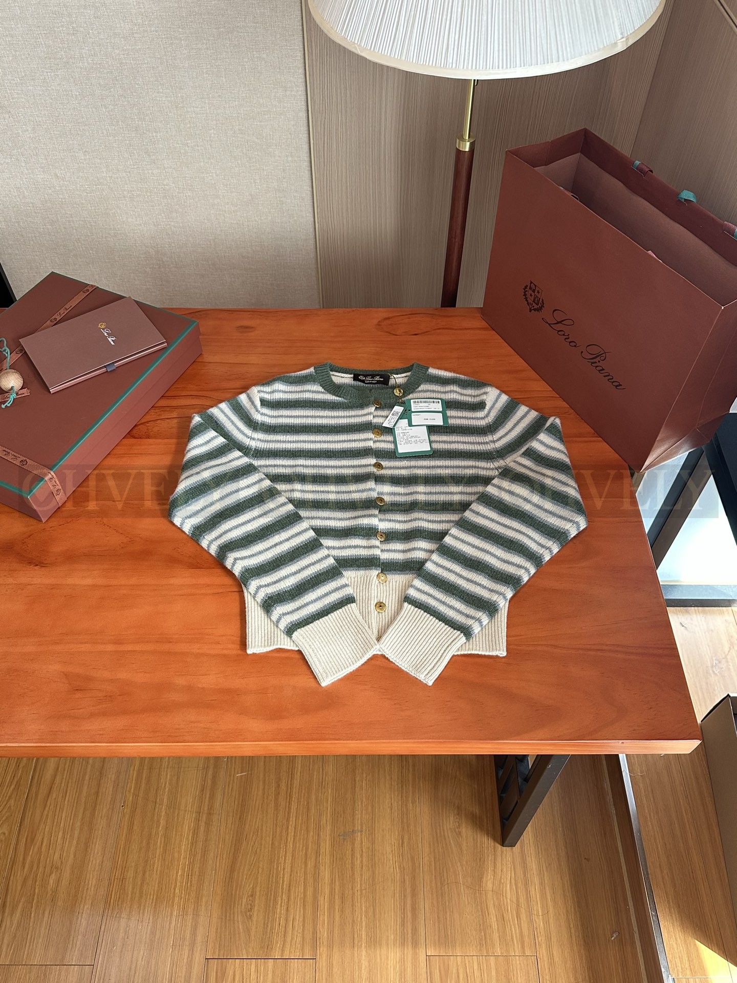 【 ZP 】LoroPiana 가디건 (매장가 448만원) 상품 썸네일