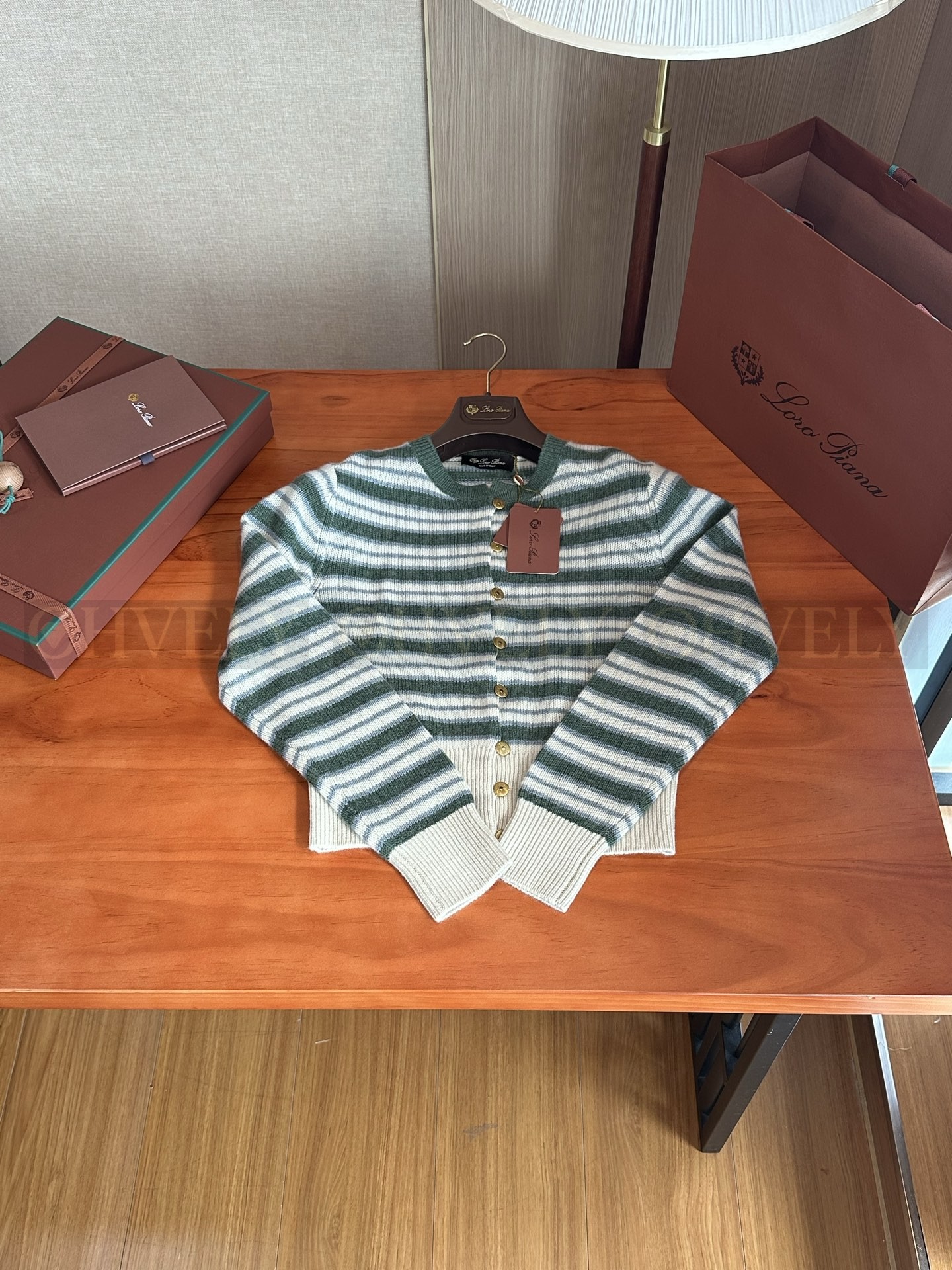 【 ZP 】LoroPiana 가디건 (매장가 448만원) 상품 썸네일