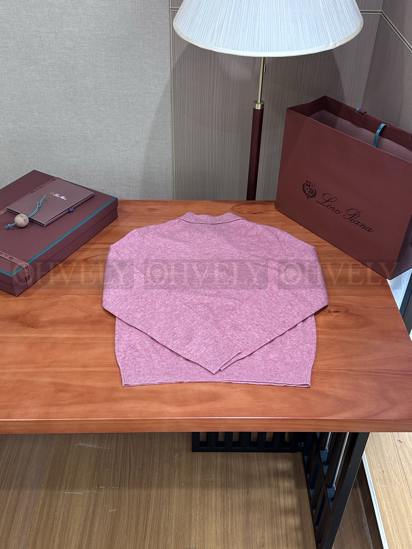 【 ZP 】LoroPiana 티셔츠 (매장가 332만원) 상품 썸네일