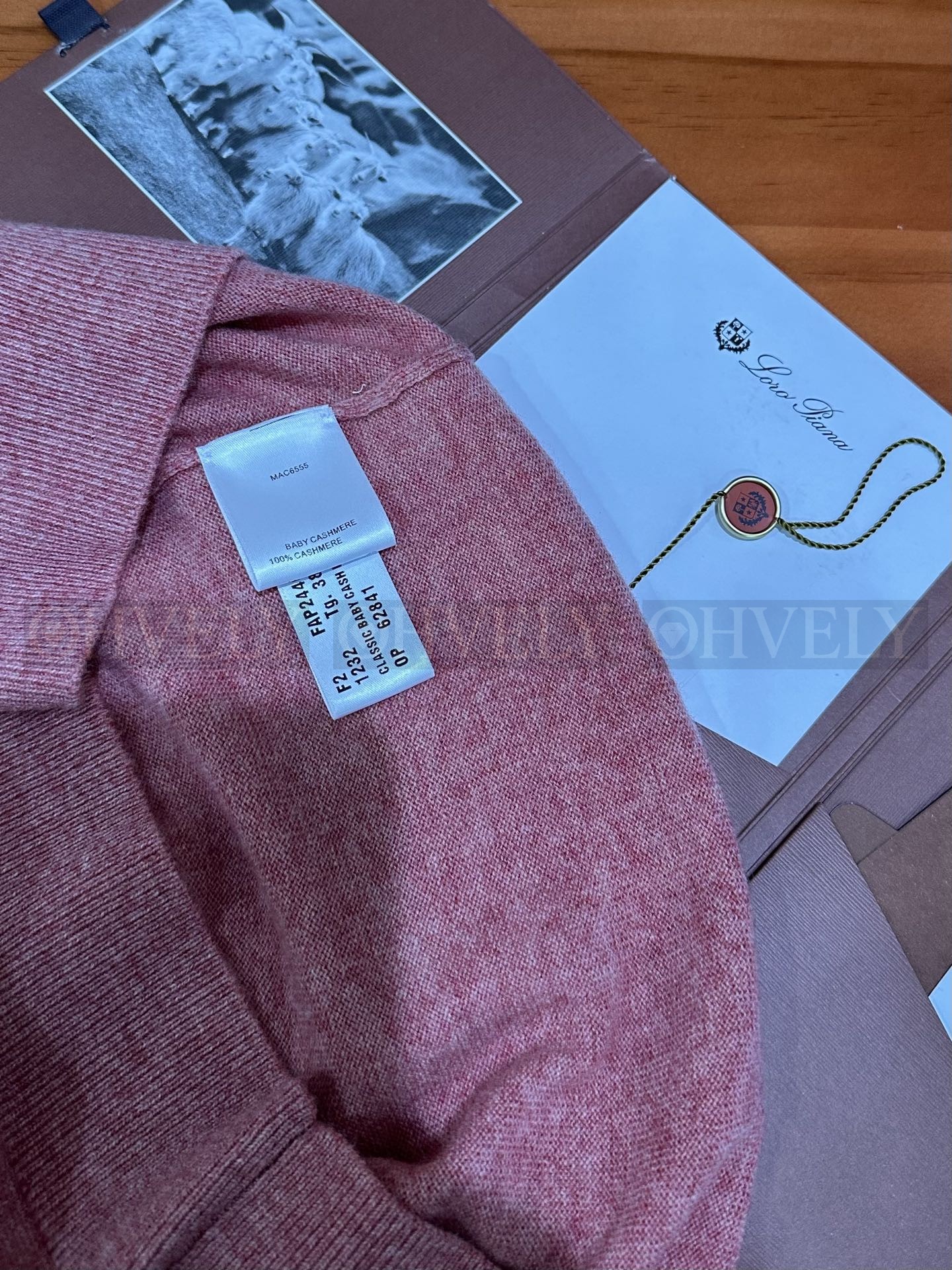 【 ZP 】LoroPiana 티셔츠 (매장가 332만원) 상품 썸네일