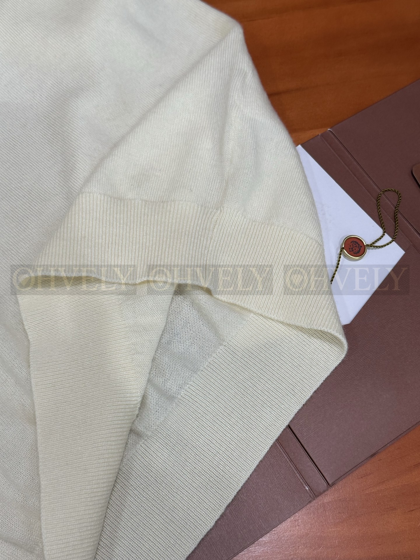 【 ZP 】LoroPiana 티셔츠 (매장가 332만원) 상품 썸네일
