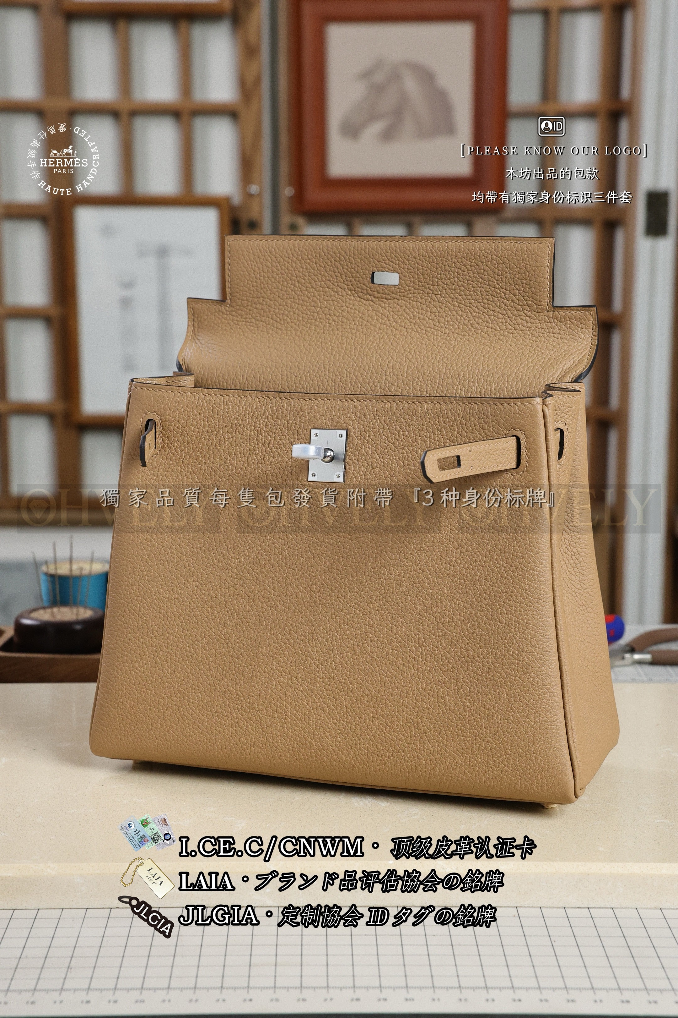 Hermès KELLY 25 𝗕𝗶𝘀𝗰𝘂𝗶𝘁 은장 상품 썸네일