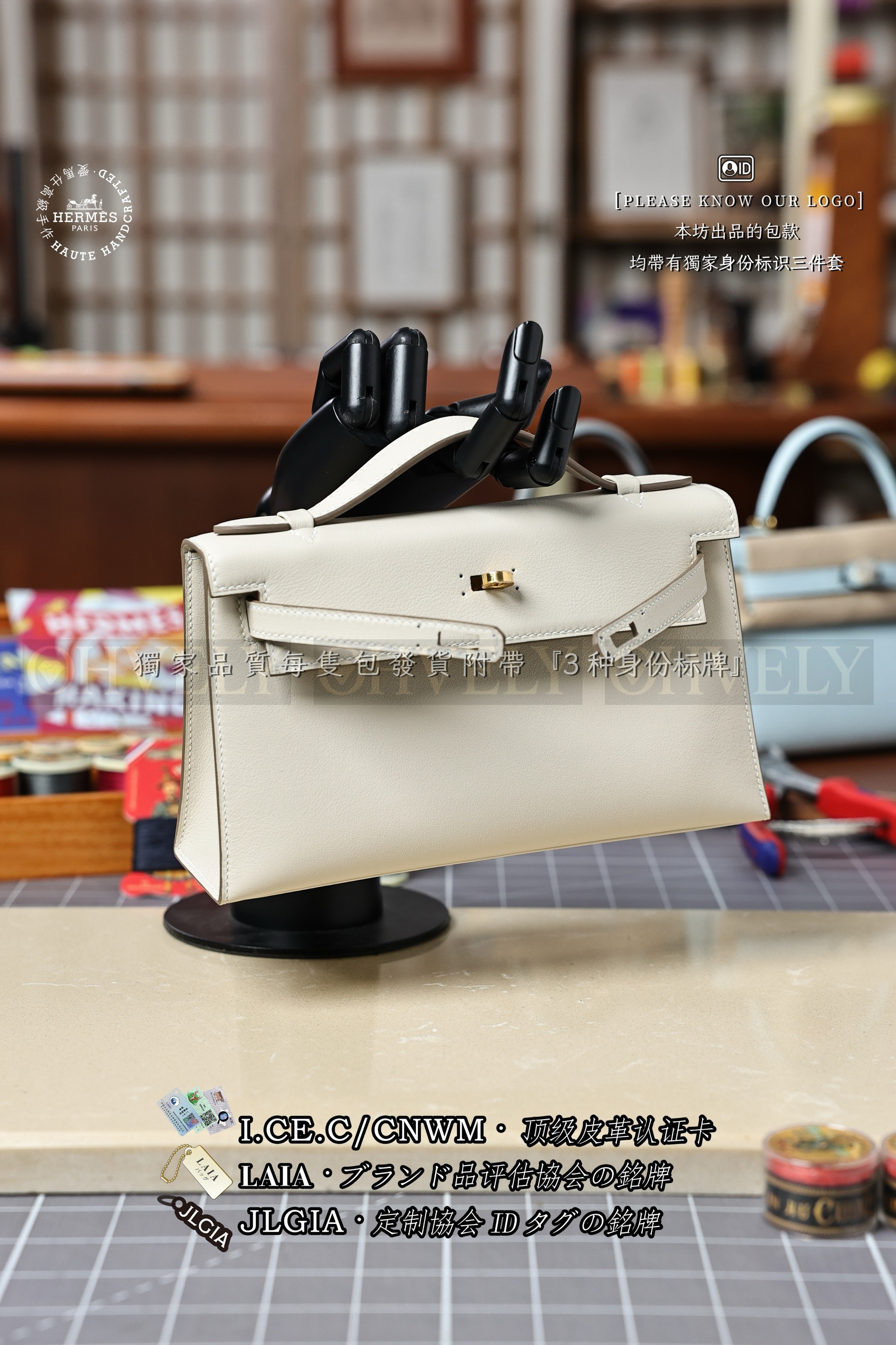 Hermès KELLY 𝙋𝙤𝙘𝙝𝙚𝙩𝙩𝙚 𝘾𝙧𝙖𝙞𝙚 금장 상품 썸네일