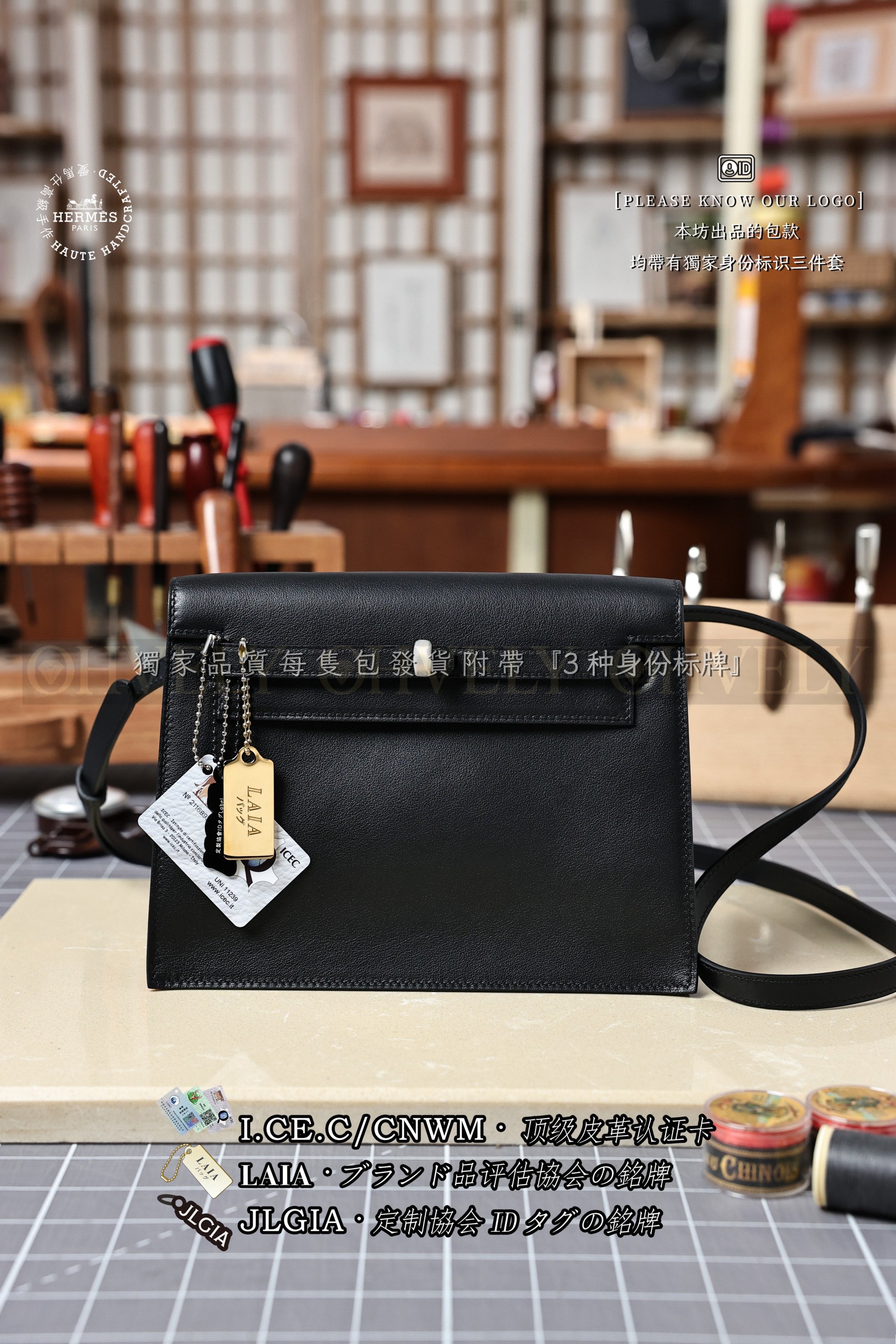 Hermès Kelly 𝘿𝘼𝙉𝙎𝙀 𝟮𝟮 𝙉𝙤𝙞𝙧 금장 상품 썸네일
