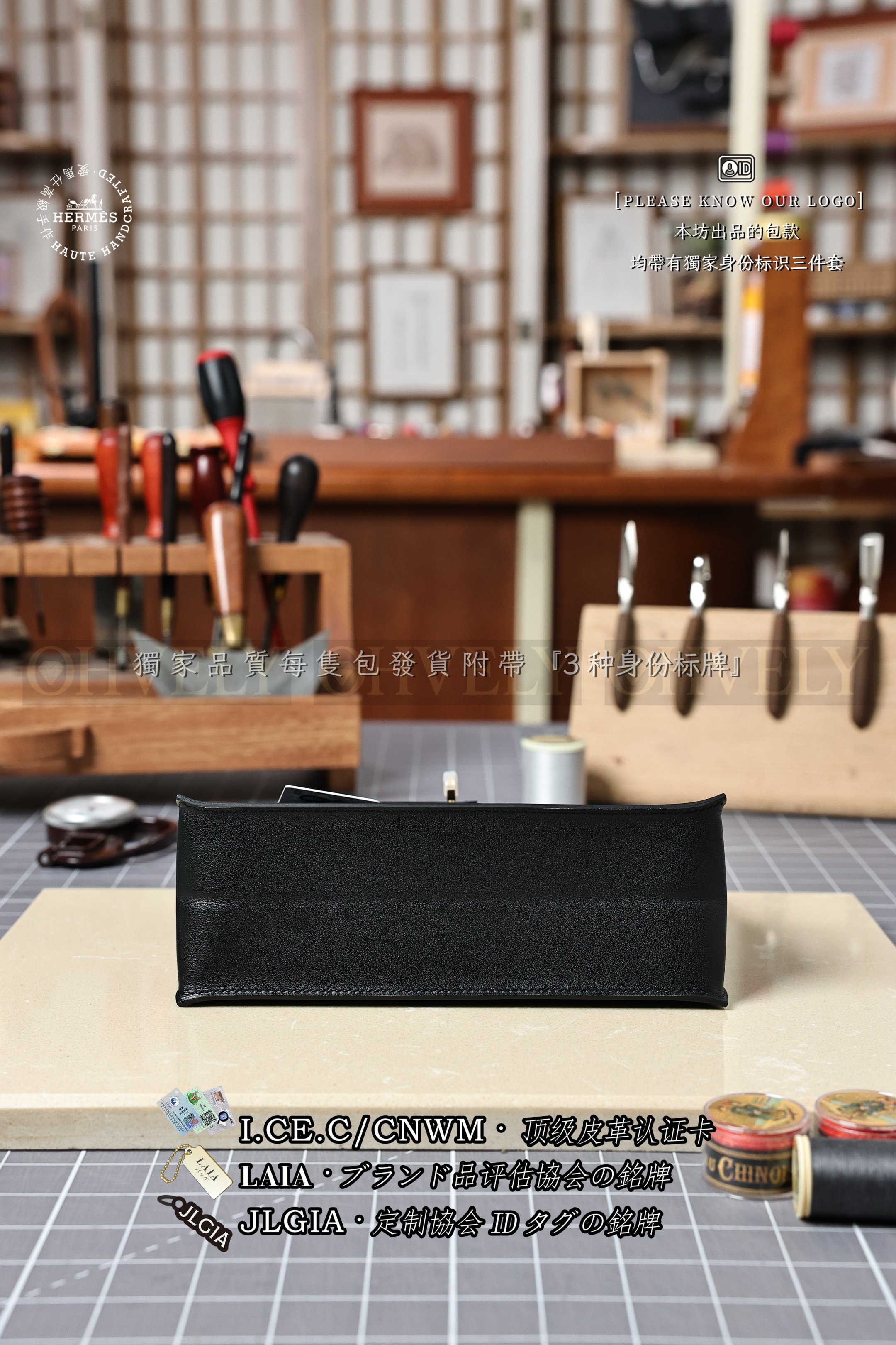Hermès Kelly 𝘿𝘼𝙉𝙎𝙀 𝟮𝟮 𝙉𝙤𝙞𝙧 금장 상품 썸네일