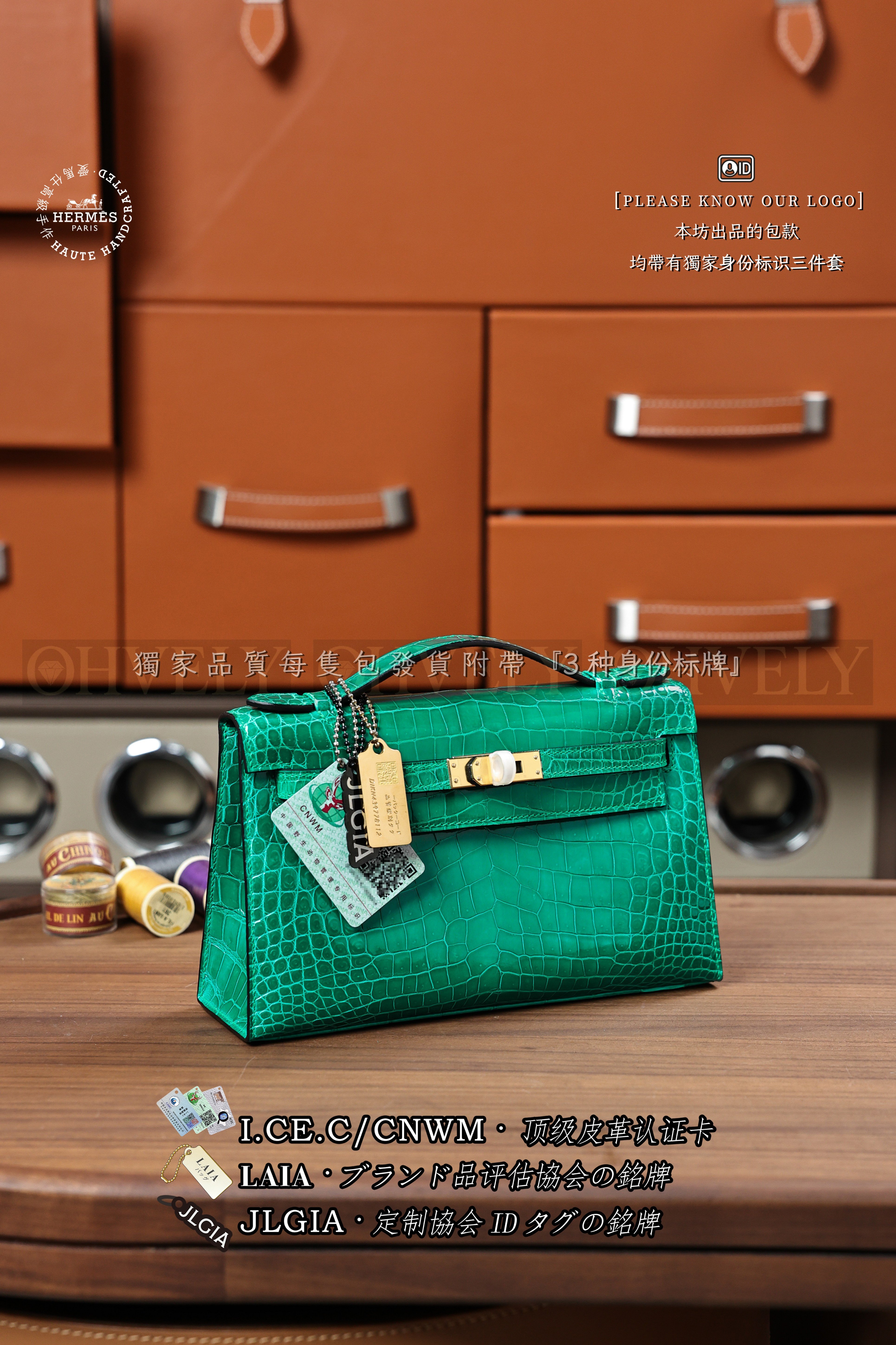 Hermès Kelly 𝙋𝙤𝙘𝙝𝙚𝙩𝙩𝙚 𝙀𝙢𝙚𝙧𝙖𝙪𝙙𝙚 금장 상품 썸네일