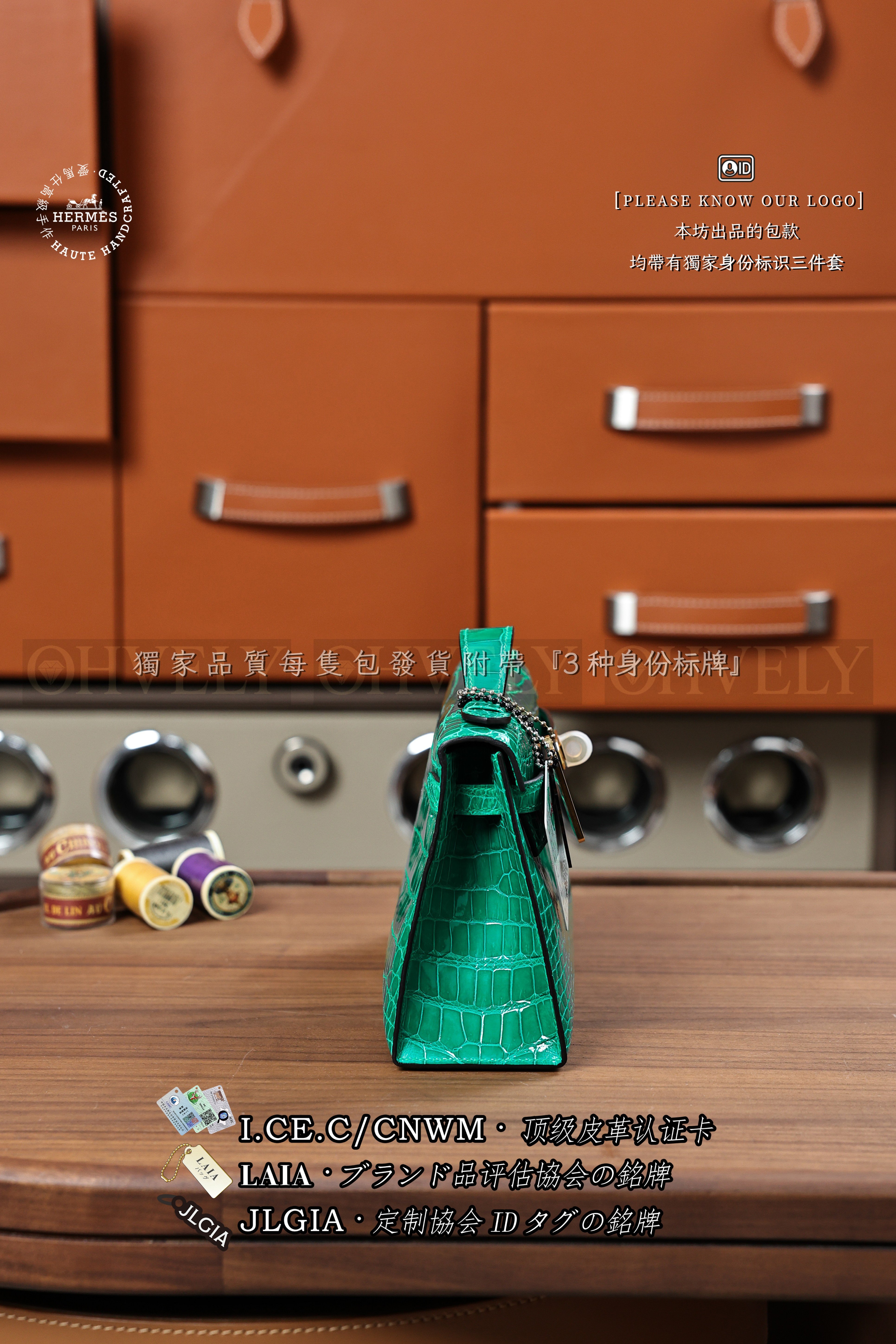 Hermès Kelly 𝙋𝙤𝙘𝙝𝙚𝙩𝙩𝙚 𝙀𝙢𝙚𝙧𝙖𝙪𝙙𝙚 금장 상품 썸네일