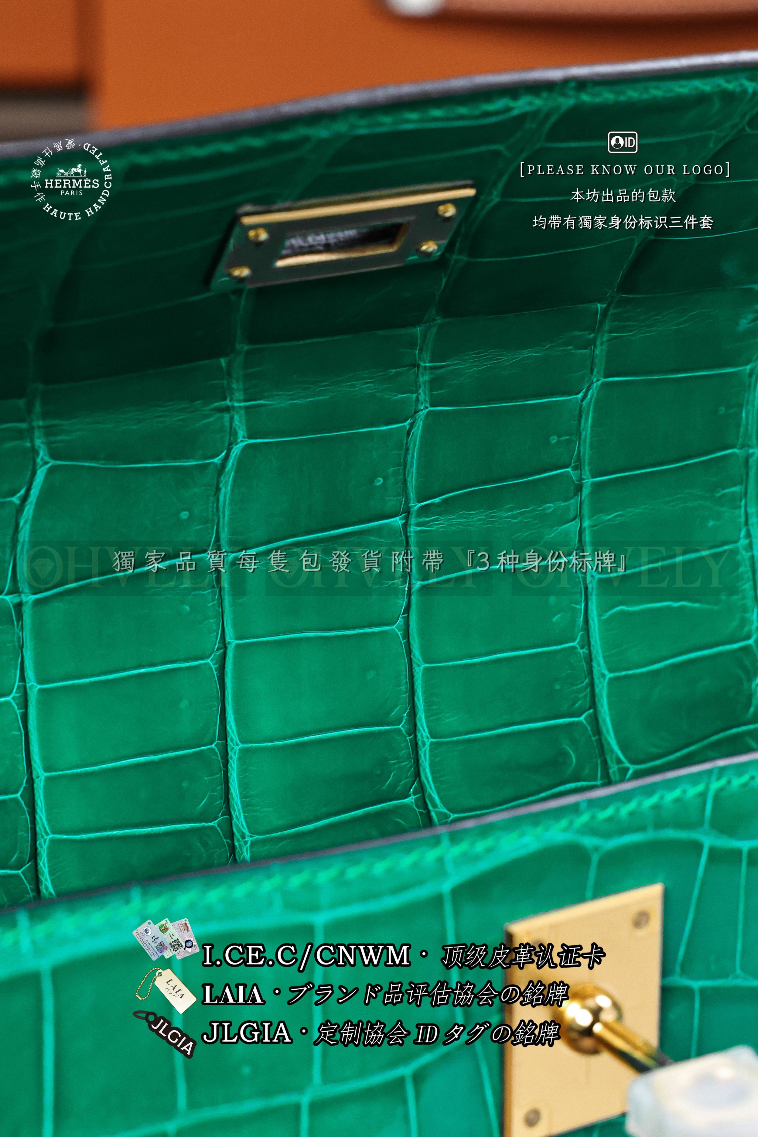 Hermès Kelly 𝙋𝙤𝙘𝙝𝙚𝙩𝙩𝙚 𝙀𝙢𝙚𝙧𝙖𝙪𝙙𝙚 금장 상품 썸네일