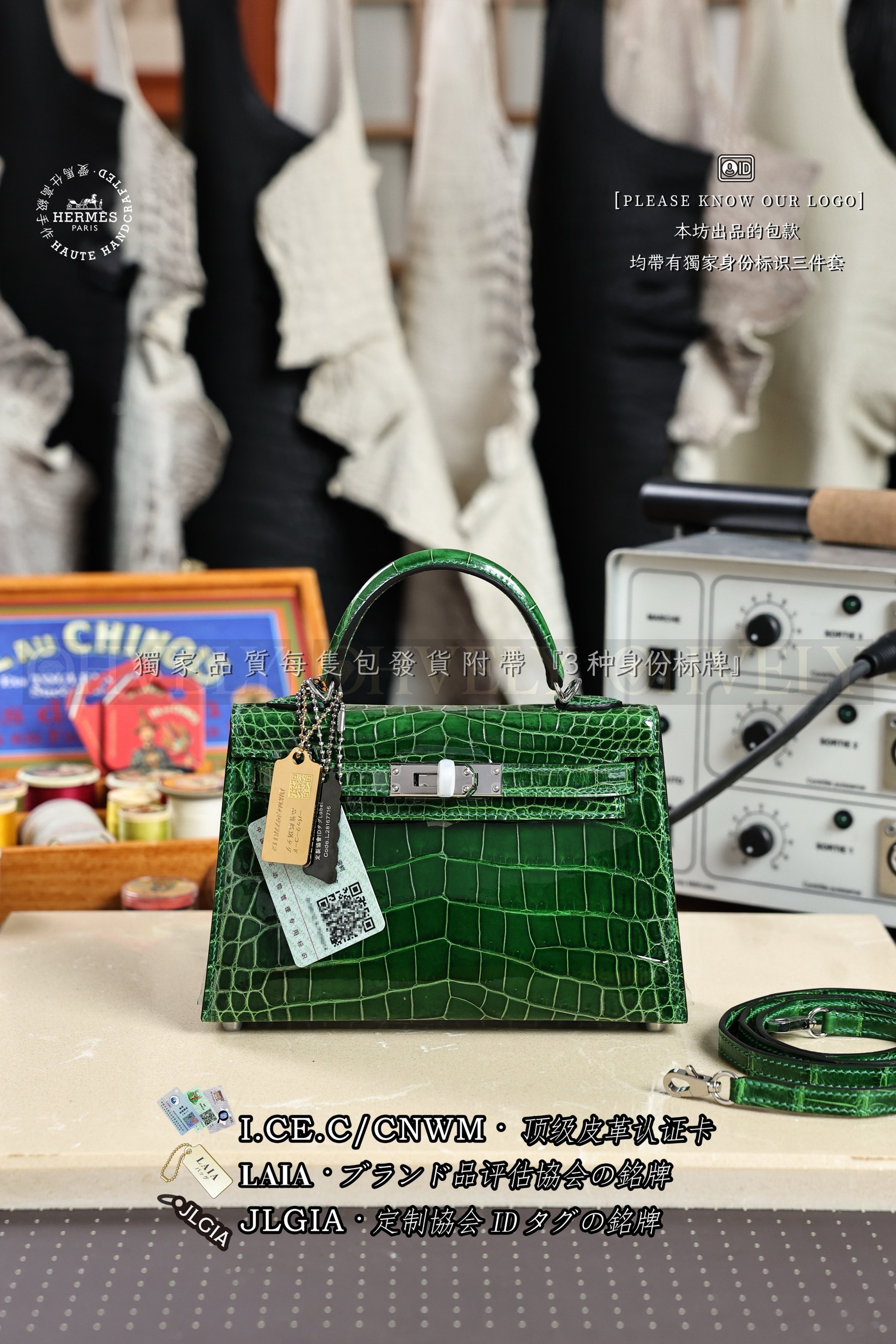 Hermès Kelly 𝙄𝙄 𝙈𝙄𝙉𝙄 𝙀𝙢𝙚𝙧𝙖𝙪𝙙𝙚 은장 상품 썸네일
