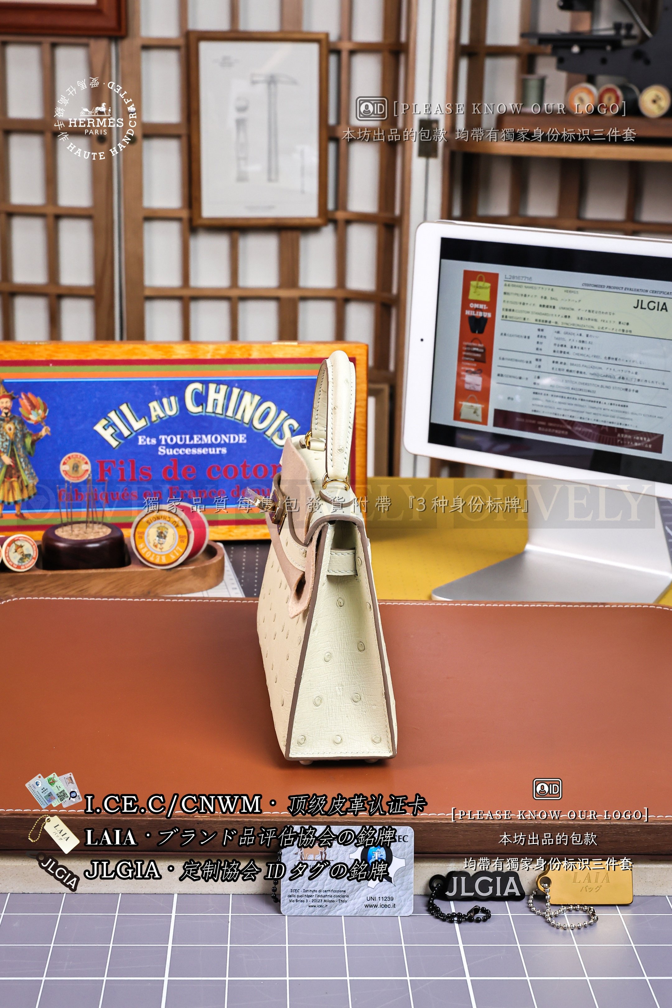 Hermès Kelly 𝙄𝙄 𝙈𝙄𝙉𝙄 𝙊𝙎𝙏𝙍𝙄𝘾𝙃 Craie 금장 상품 썸네일