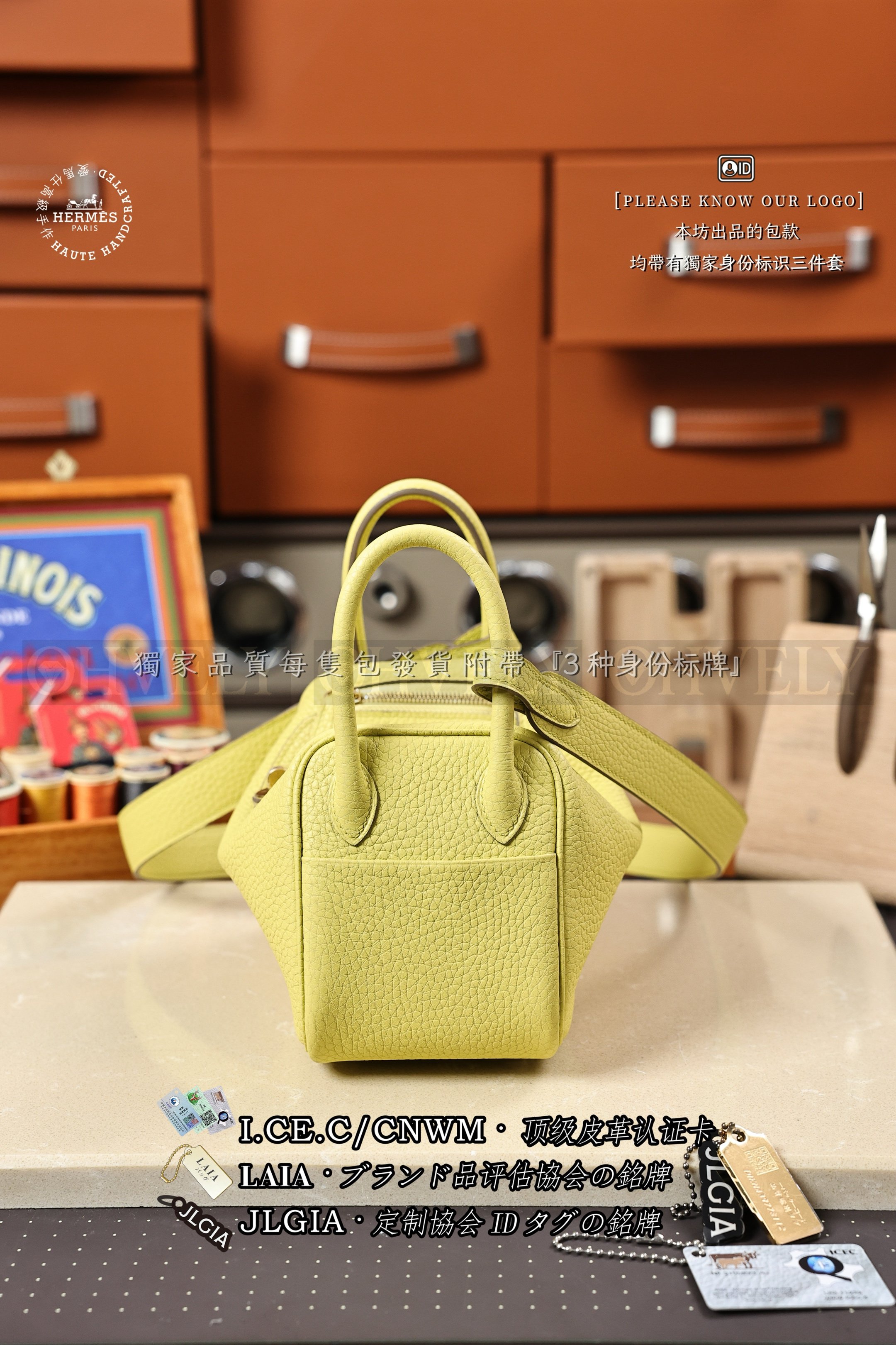 Hermès LINDY 𝙈𝙄𝙉𝙄 𝙅𝙖𝙪𝙣𝙚 𝙋𝙤𝙪𝙨𝙨𝙞𝙣 은장 상품 썸네일