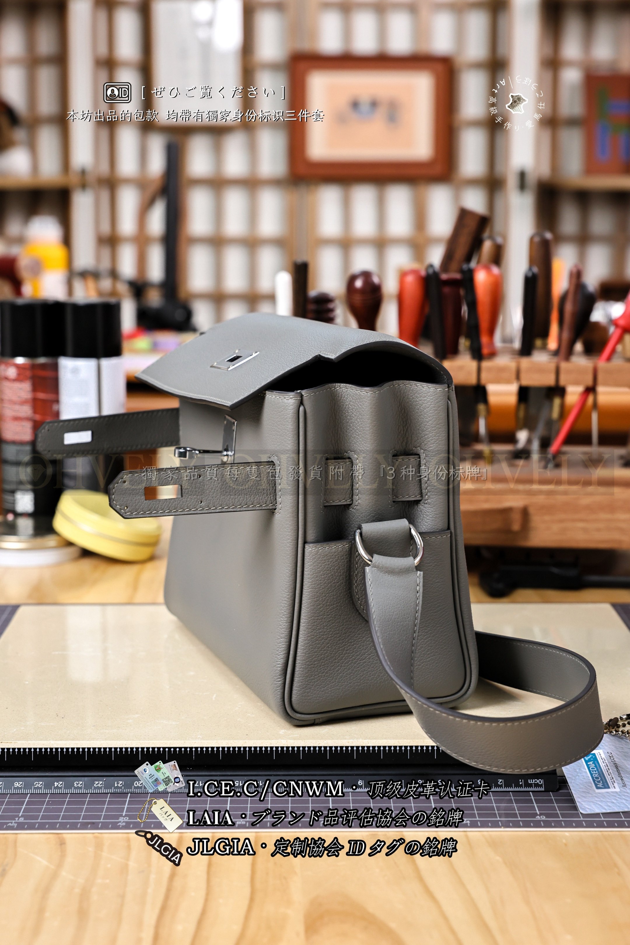 Hermès Kelly 𝙼𝚎𝚜𝚜𝚎𝚗𝚐𝚎𝚛 𝟸𝟽 𝙶𝚛𝚒𝚜 𝙼𝚎𝚢𝚎𝚛 은장 상품 썸네일