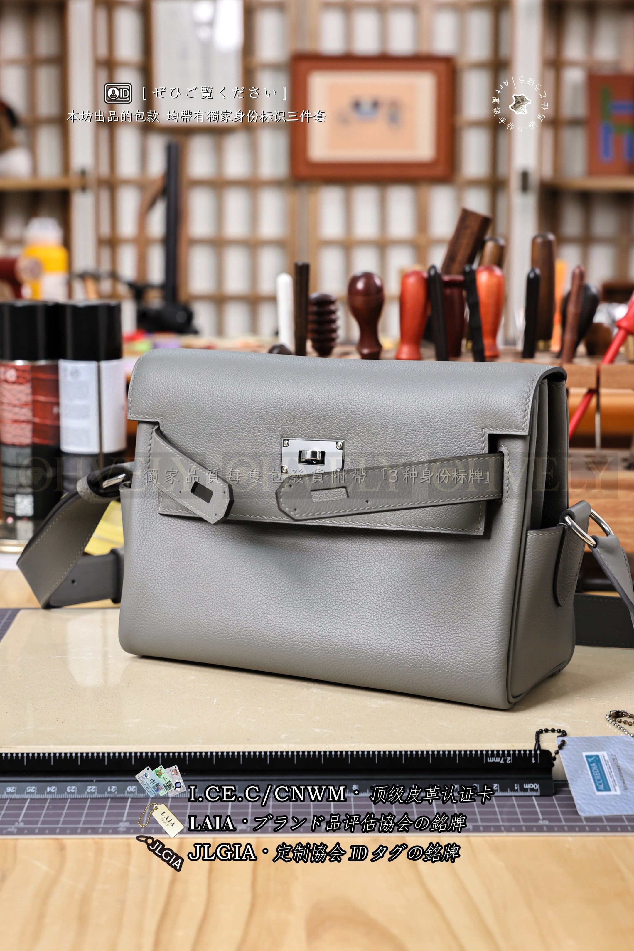 Hermès Kelly 𝙼𝚎𝚜𝚜𝚎𝚗𝚐𝚎𝚛 𝟸𝟽 𝙶𝚛𝚒𝚜 𝙼𝚎𝚢𝚎𝚛 은장 상품 썸네일