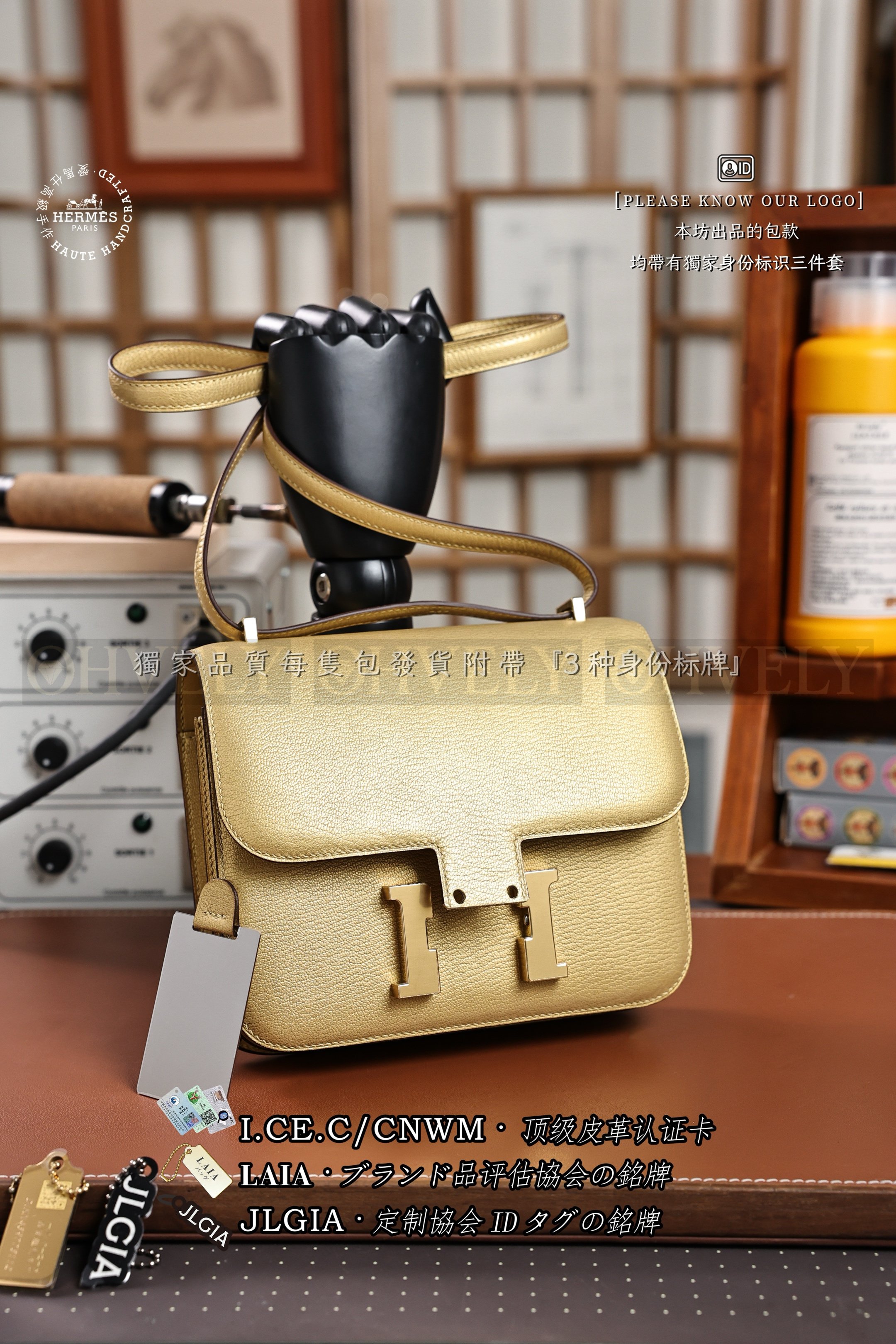 Hermès Constance 𝟷𝟿 𝙳𝚘𝚛𝚎 금장 상품 썸네일