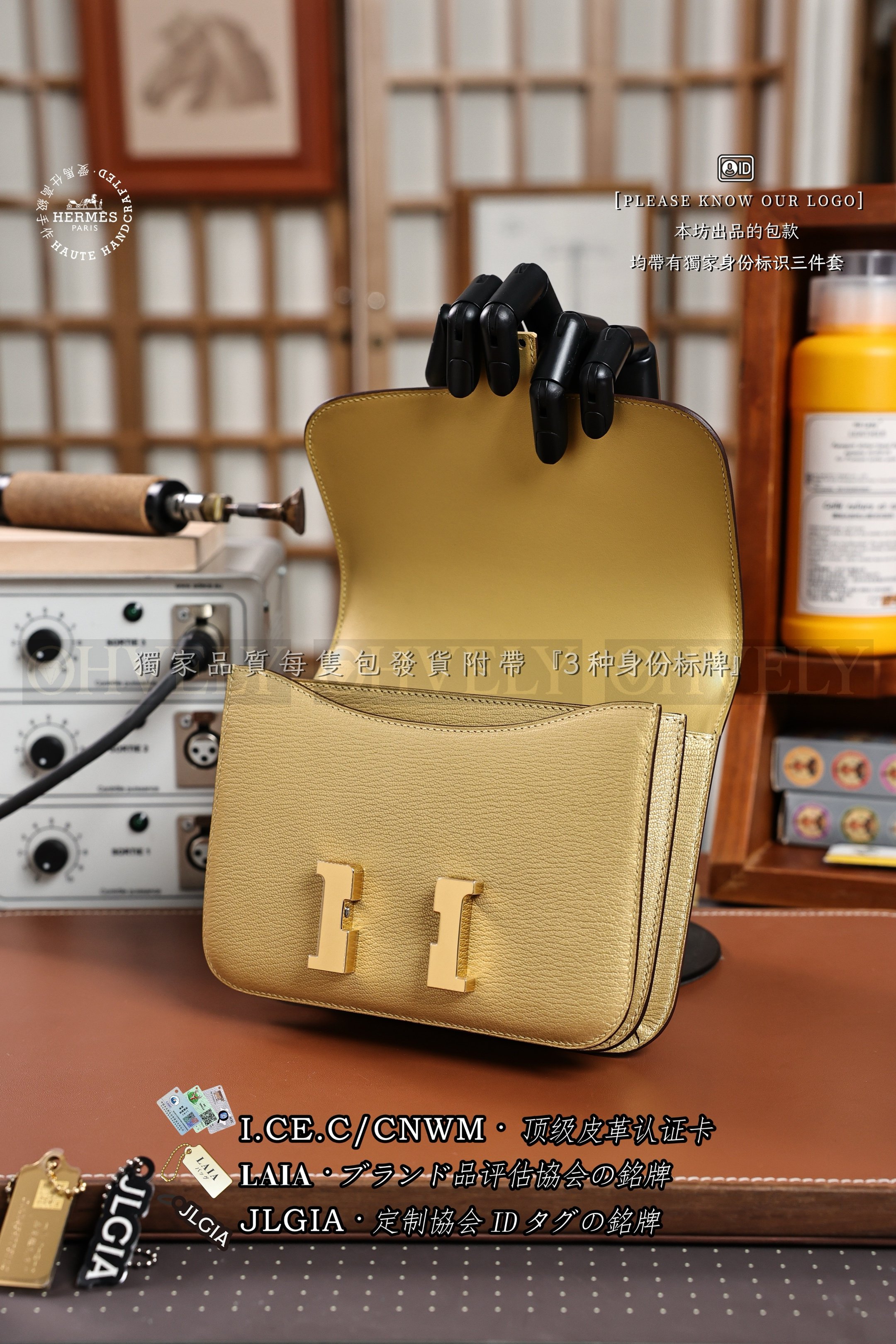 Hermès Constance 𝟷𝟿 𝙳𝚘𝚛𝚎 금장 상품 썸네일