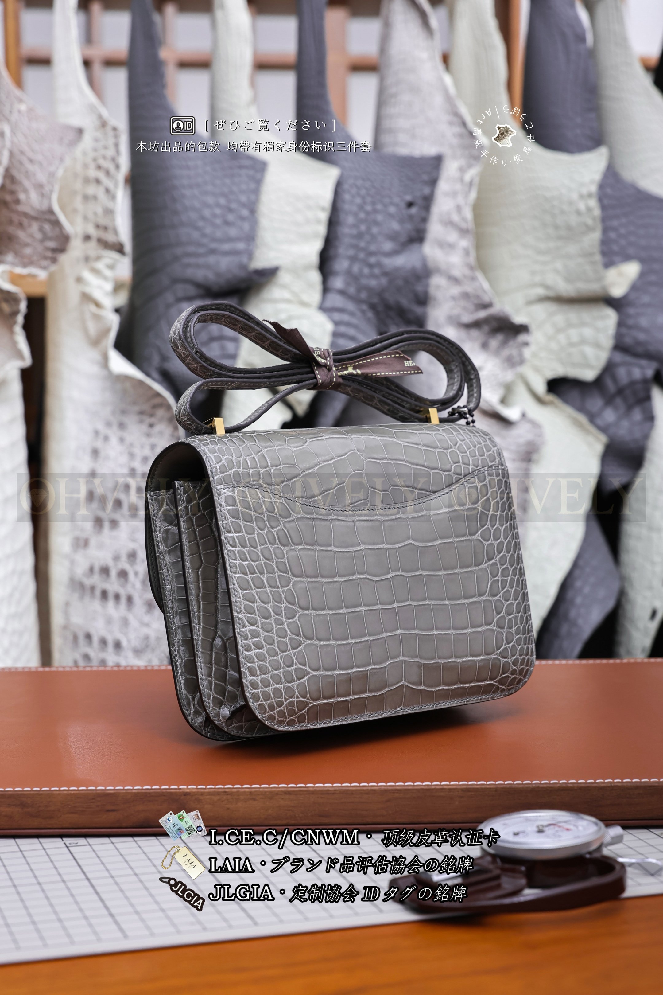 Hermès Constance 𝟷𝟾 𝙶𝚛𝚒𝚜 𝙲𝚒𝚖𝚎𝚗𝚝 금장 상품 썸네일