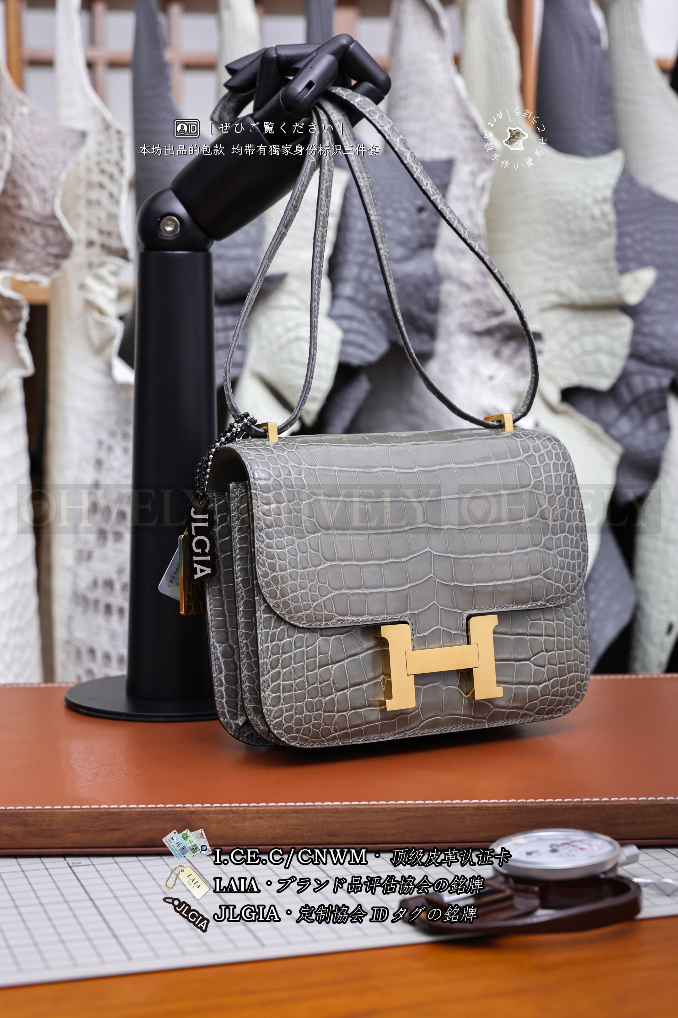 Hermès Constance 𝟷𝟾 𝙶𝚛𝚒𝚜 𝙲𝚒𝚖𝚎𝚗𝚝 금장 상품 썸네일