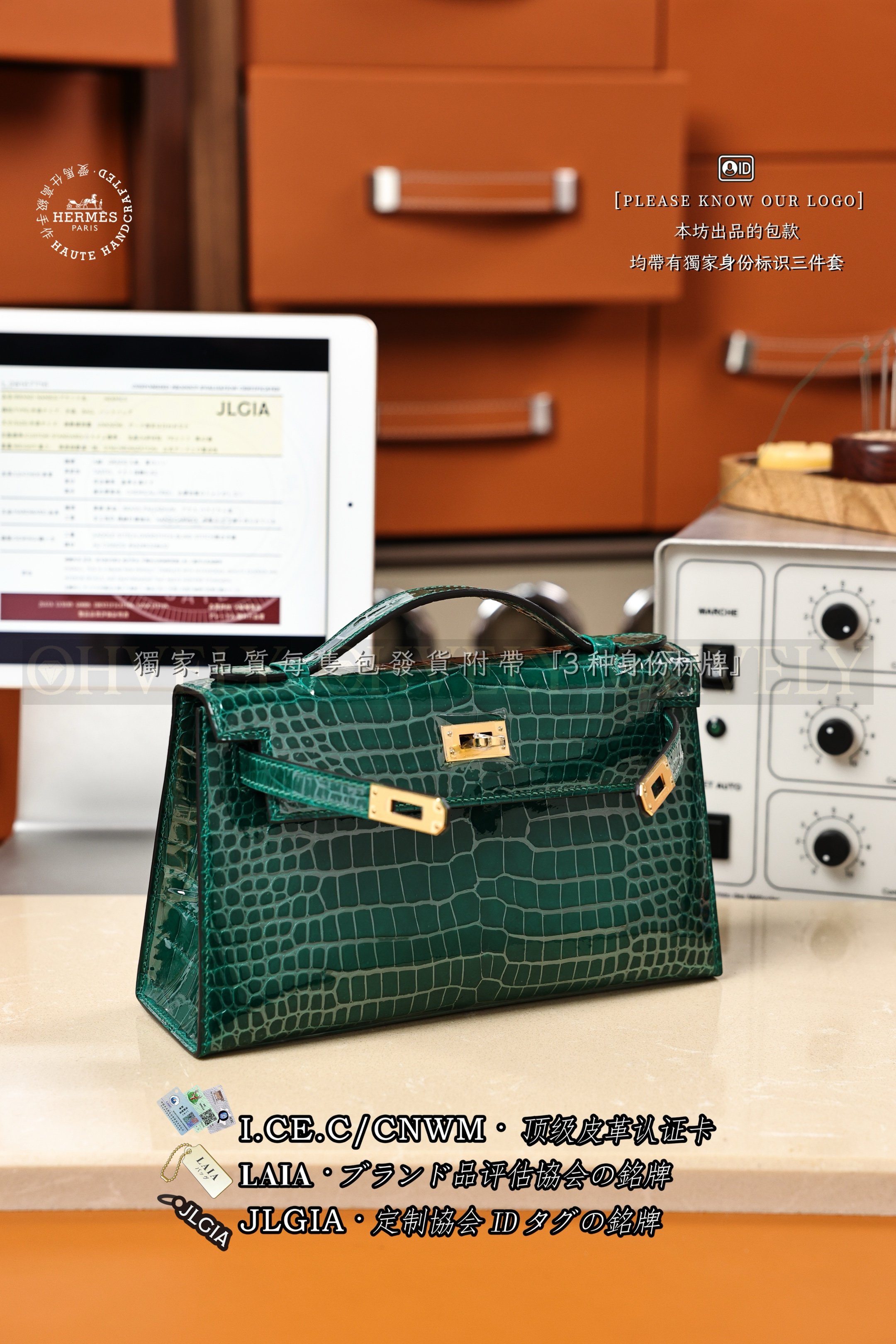 Hermès 𝙼𝚒𝚗𝚒 Kelly 𝙸 𝙿𝚘𝚌𝚑𝚎𝚝𝚝𝚎 𝙴𝚖𝚎𝚛𝚊𝚞𝚍𝚎 금장 상품 썸네일