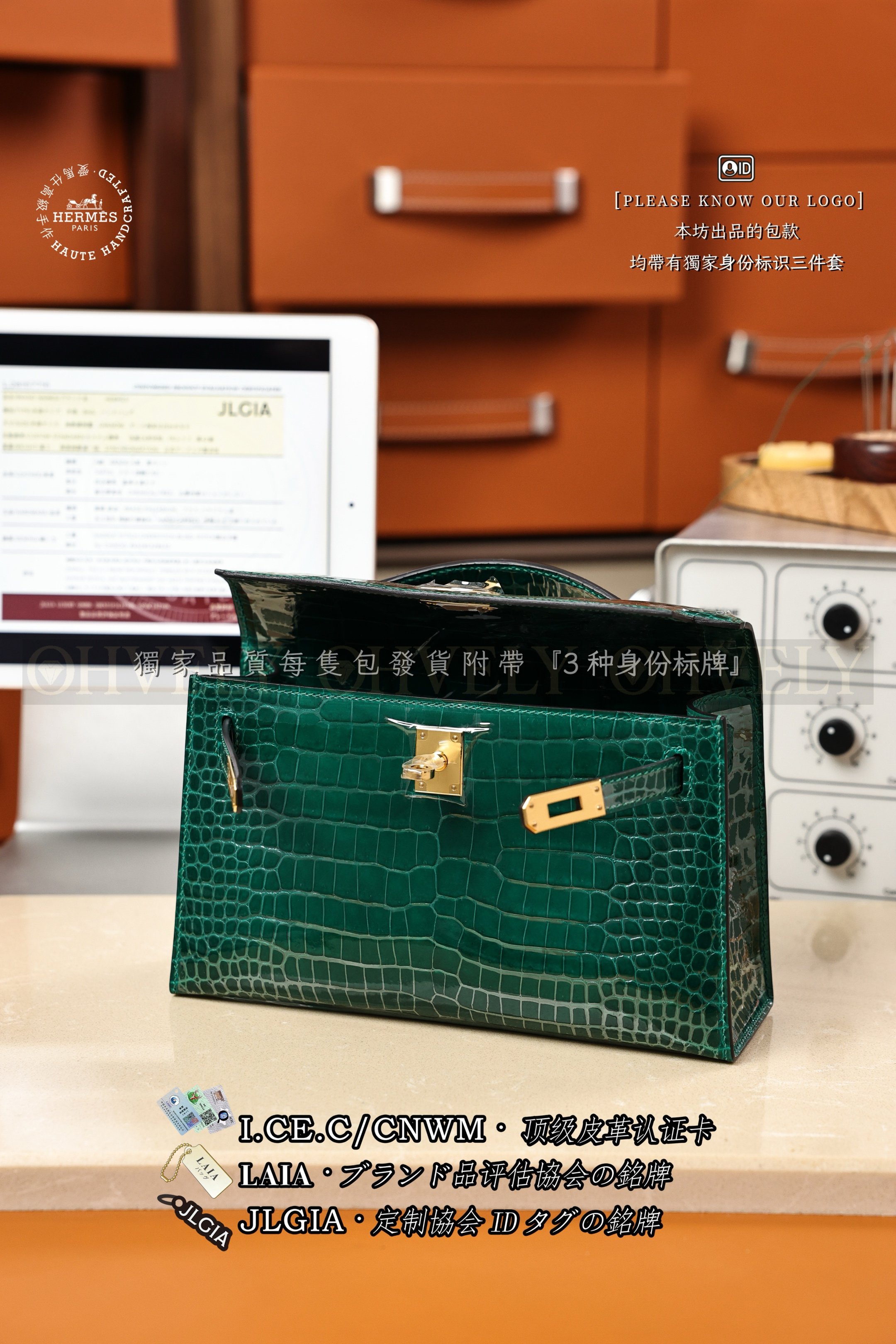 Hermès 𝙼𝚒𝚗𝚒 Kelly 𝙸 𝙿𝚘𝚌𝚑𝚎𝚝𝚝𝚎 𝙴𝚖𝚎𝚛𝚊𝚞𝚍𝚎 금장 상품 썸네일