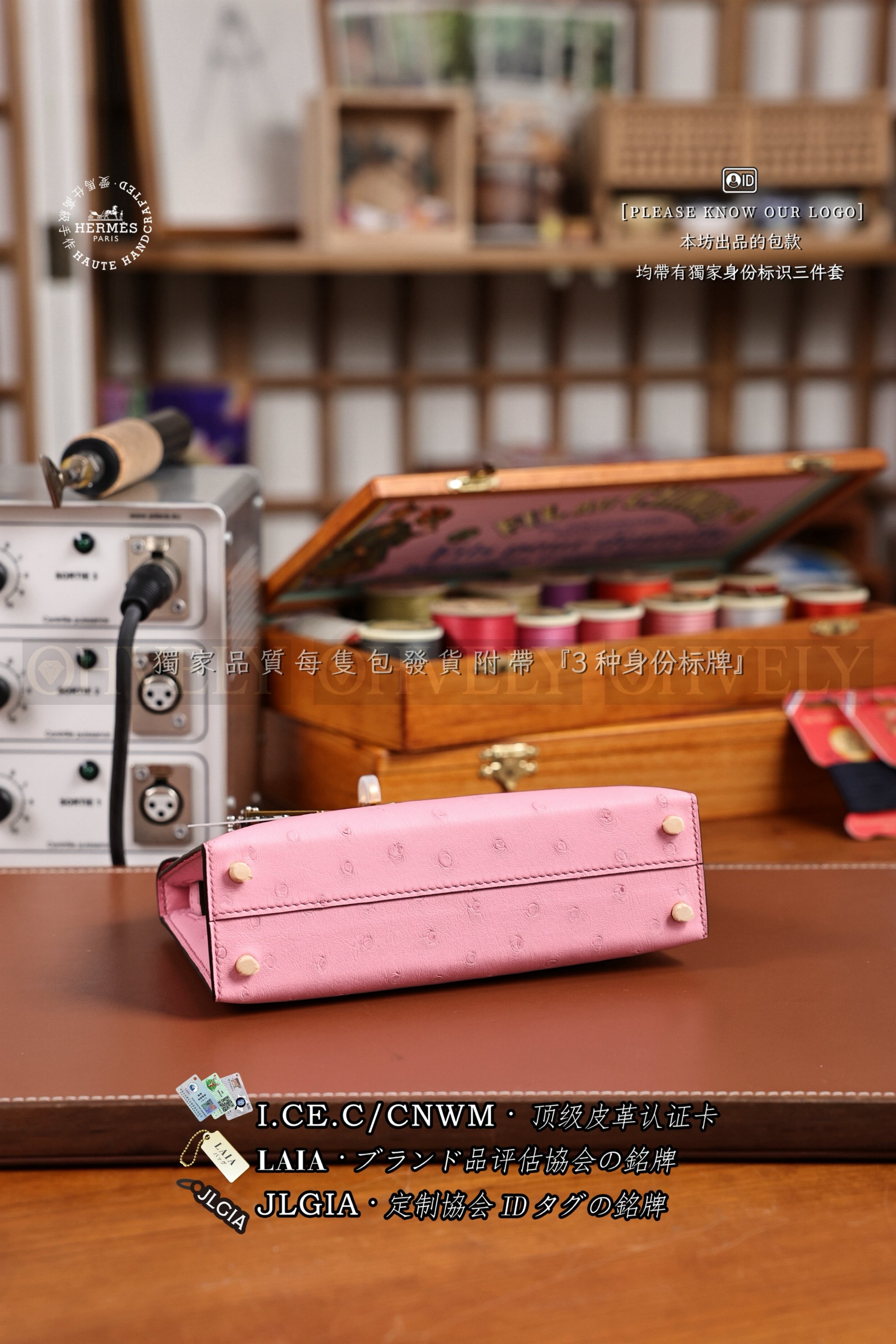 Hermès Kelly 𝙸𝙸 𝙼𝚒𝚗𝚒 𝚁𝚘𝚜𝚎 𝚂𝚊𝚔𝚞𝚛𝚊 𝙾𝚜𝚝𝚛𝚒𝚌𝚑 금장 상품 썸네일