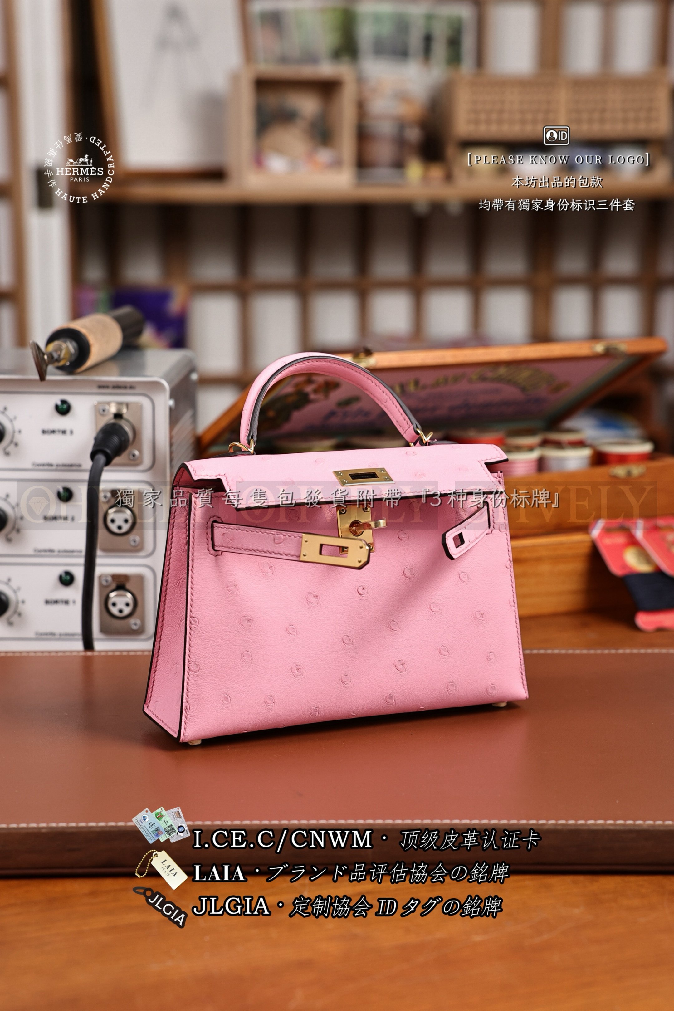 Hermès Kelly 𝙸𝙸 𝙼𝚒𝚗𝚒 𝚁𝚘𝚜𝚎 𝚂𝚊𝚔𝚞𝚛𝚊 𝙾𝚜𝚝𝚛𝚒𝚌𝚑 금장 상품 썸네일
