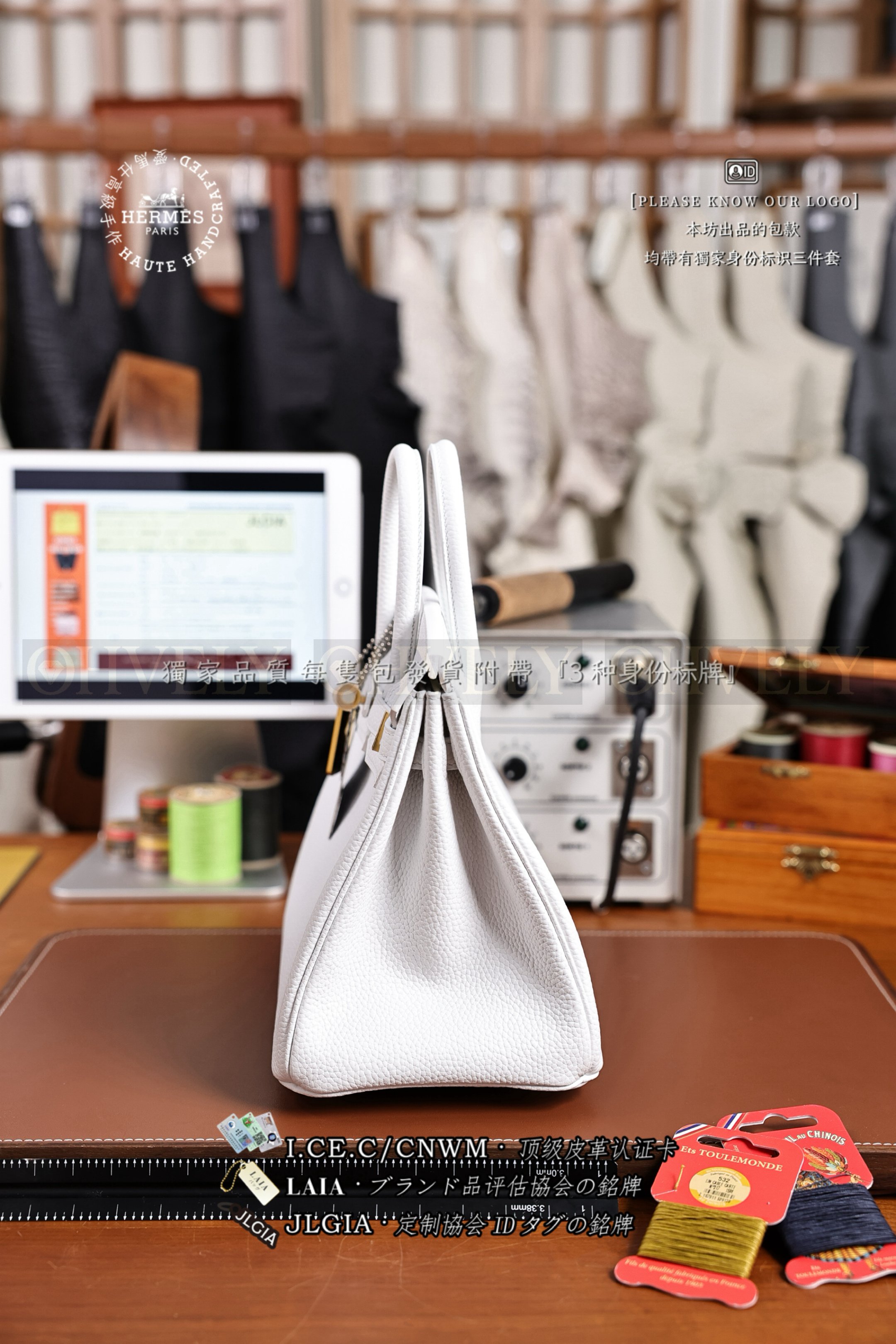 Hermès BIRKIN 𝟮𝟱 𝙏𝙊𝙂𝙊 𝙱𝚕𝚊𝚗𝚌 금장 상품 썸네일