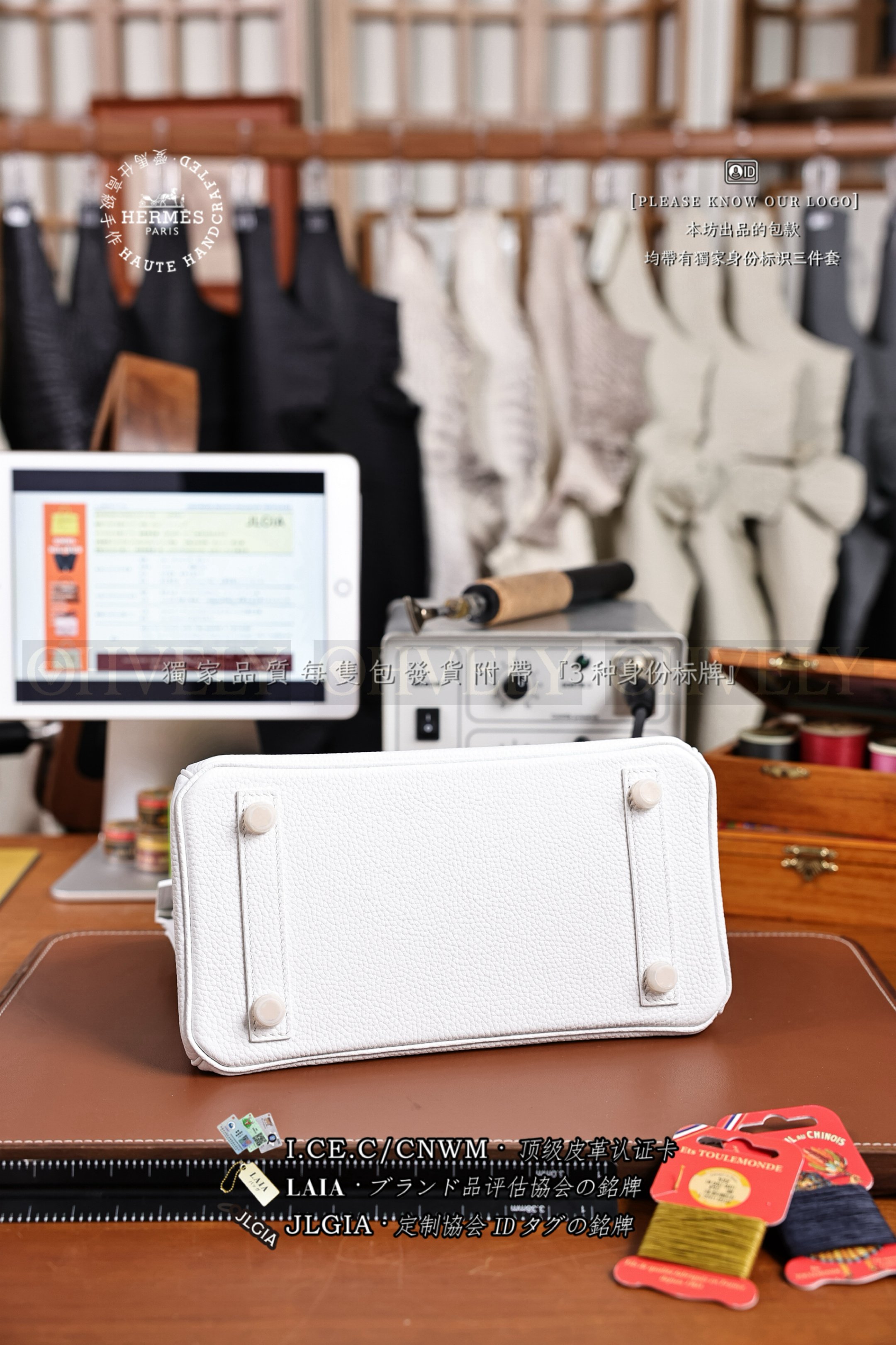 Hermès BIRKIN 𝟮𝟱 𝙏𝙊𝙂𝙊 𝙱𝚕𝚊𝚗𝚌 금장 상품 썸네일