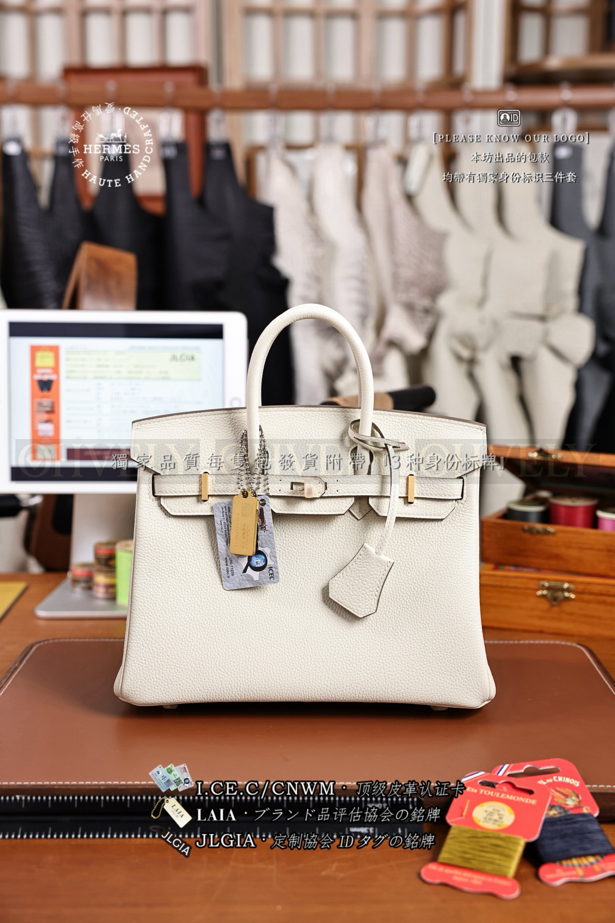 Hermès BIRKIN 𝟮𝟱 𝙏𝙊𝙂𝙊 𝙼𝚞𝚜𝚑𝚛𝚘𝚘𝚖 금장 상품 썸네일