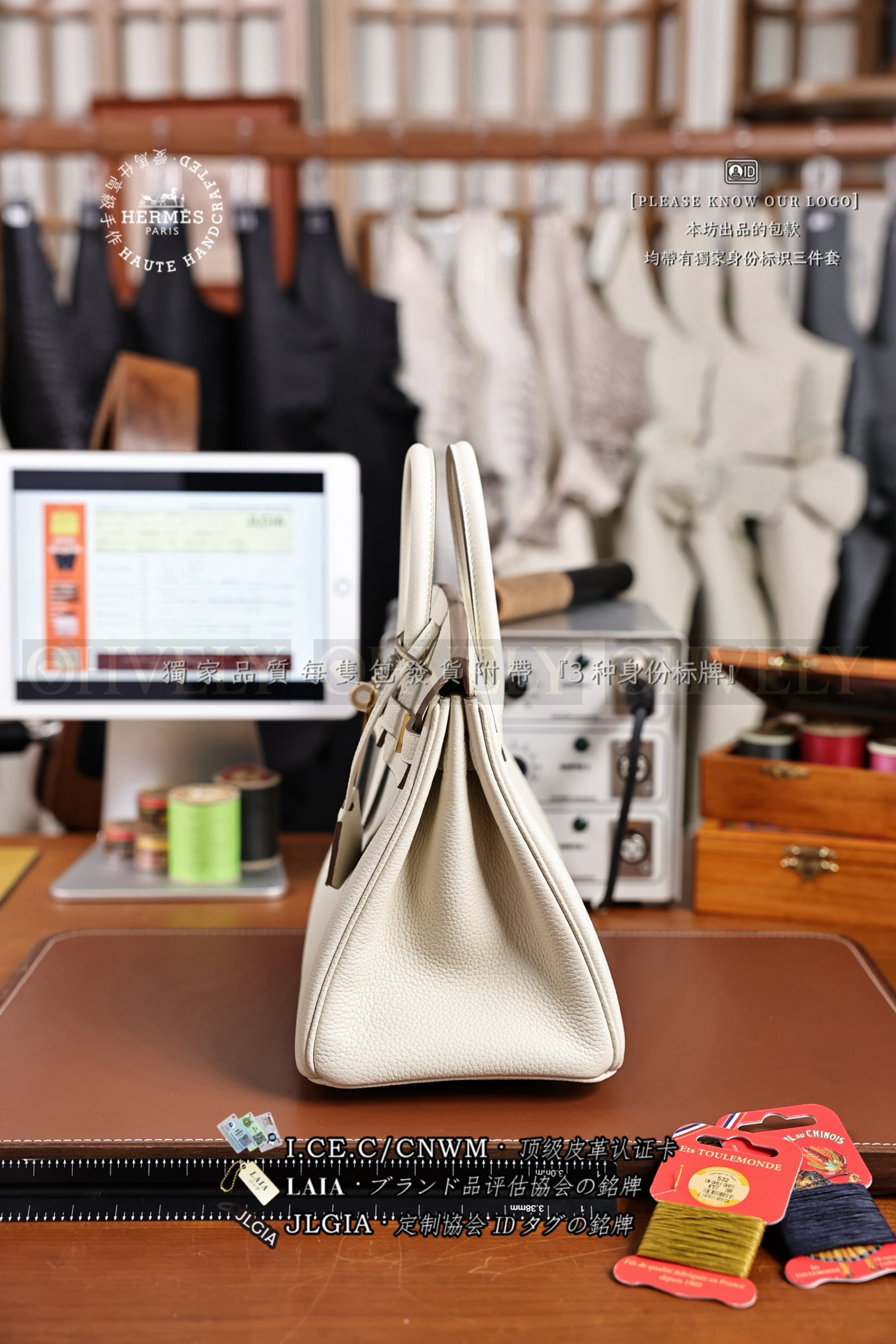 Hermès BIRKIN 𝟮𝟱 𝙏𝙊𝙂𝙊 𝙼𝚞𝚜𝚑𝚛𝚘𝚘𝚖 금장 상품 썸네일