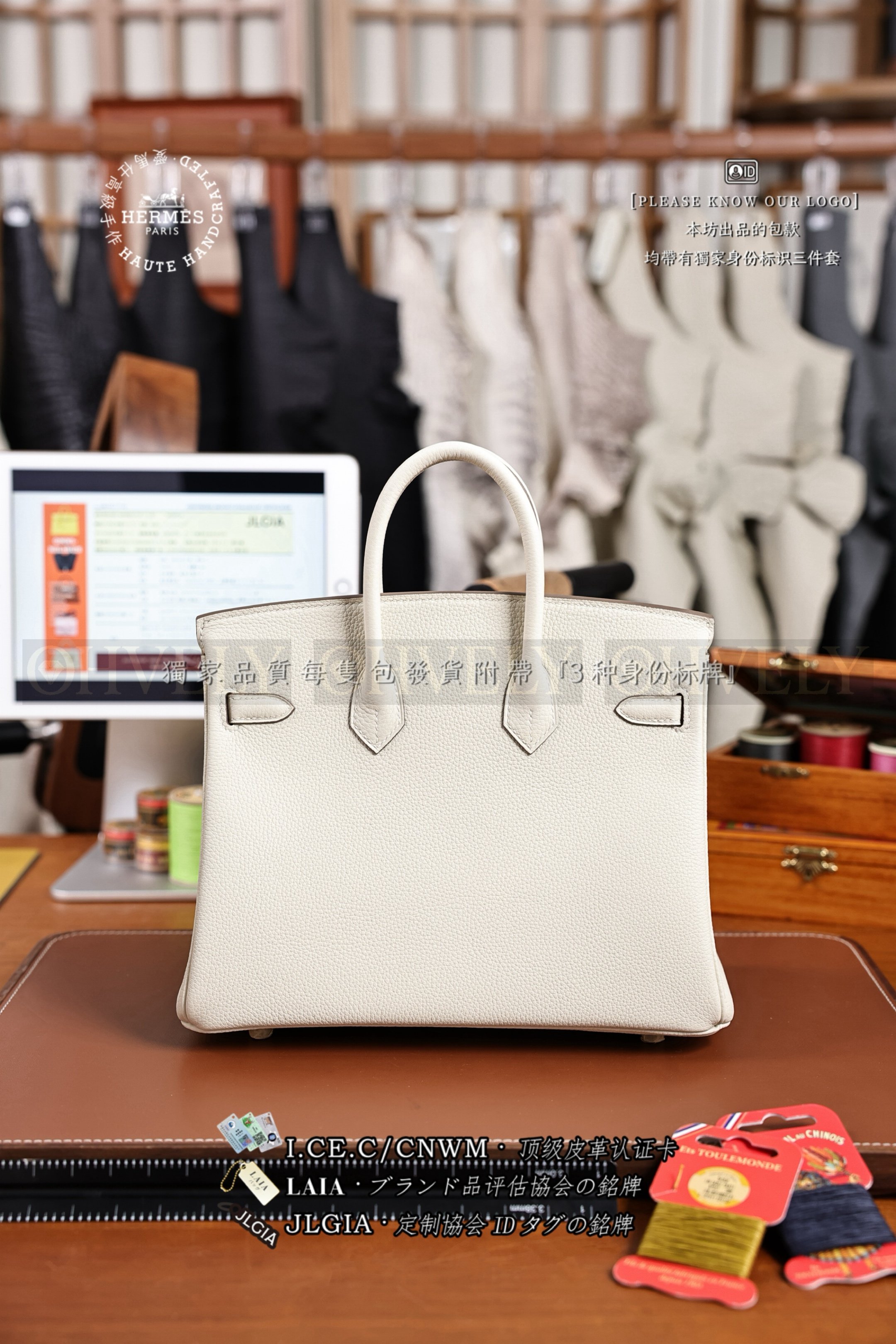 Hermès BIRKIN 𝟮𝟱 𝙏𝙊𝙂𝙊 𝙼𝚞𝚜𝚑𝚛𝚘𝚘𝚖 금장 상품 썸네일