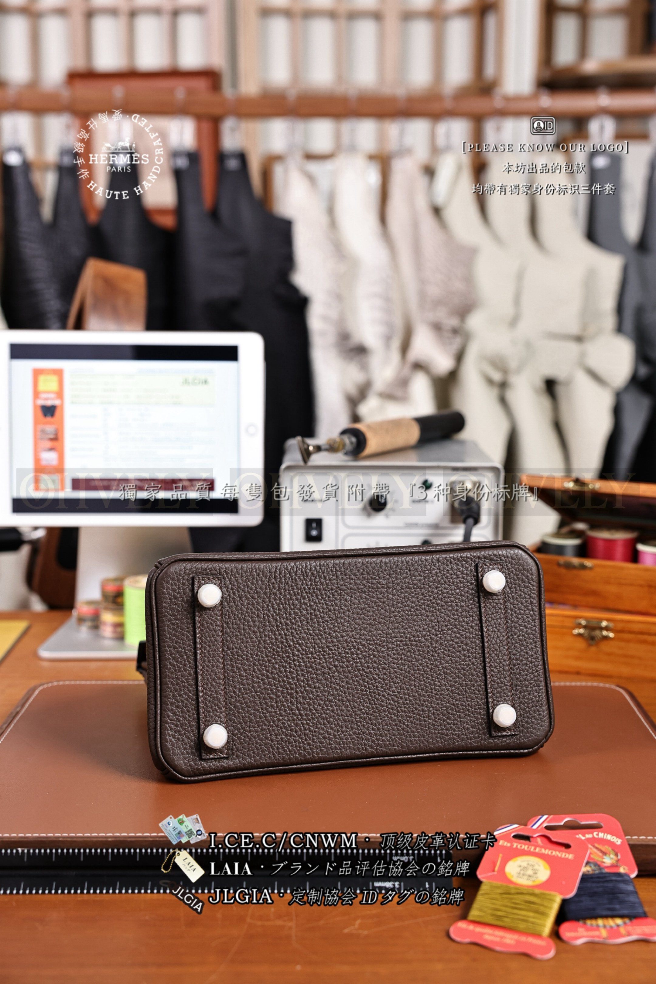 Hermès BIRKIN 𝟮𝟱 𝙏𝙊𝙂𝙊 𝙴𝚋𝚎𝚗𝚎 금장 상품 썸네일