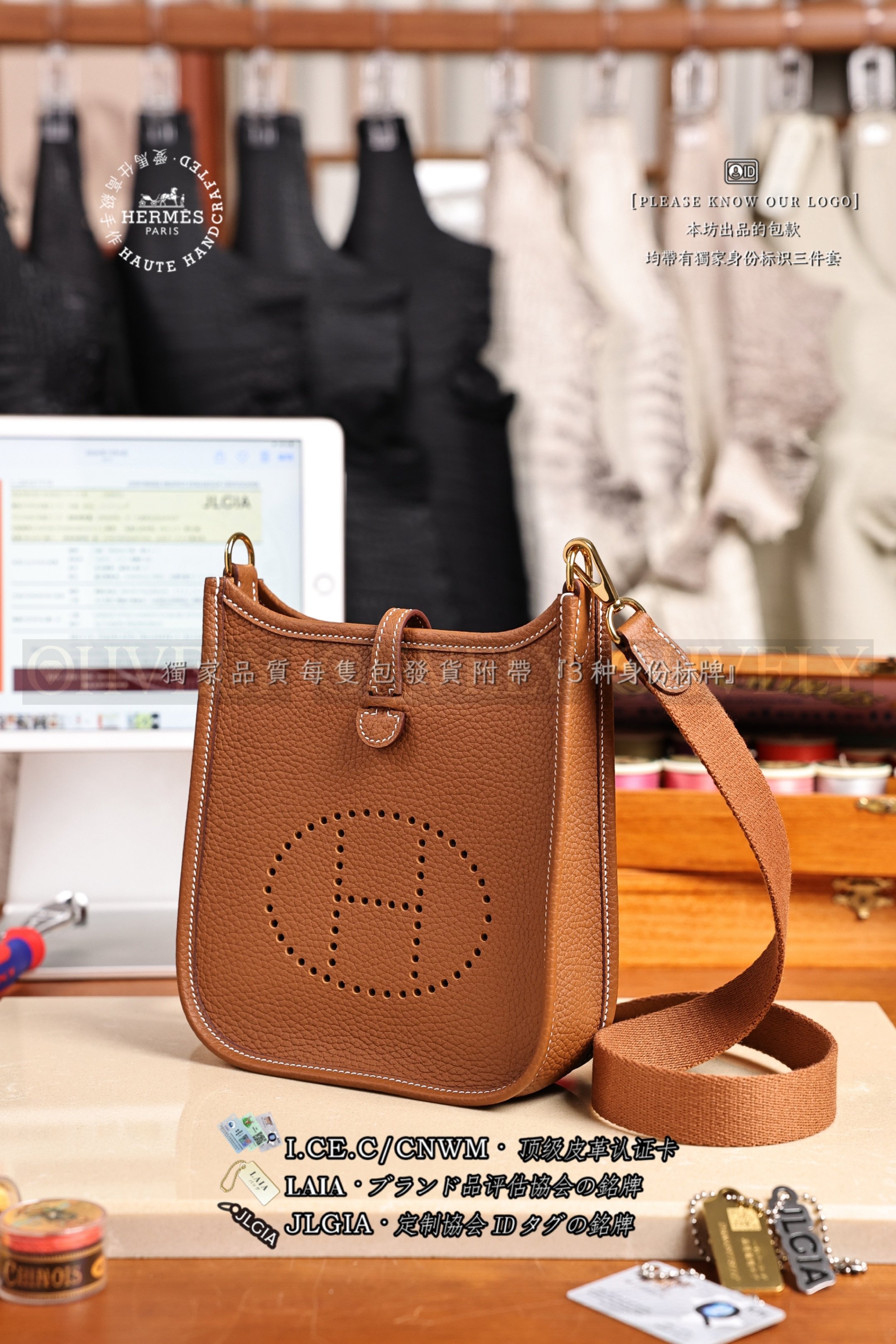 Hermès Evelyne 𝟷𝟼 𝙶𝚘𝚕𝚍 금장 상품 썸네일