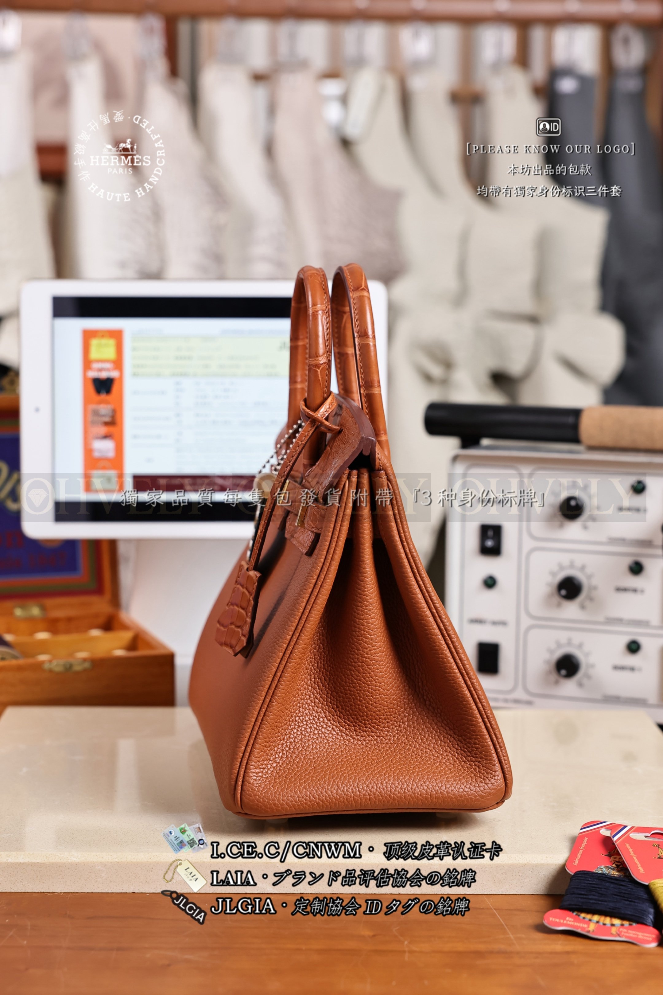 Hermès 𝚃𝚘𝚞𝚌𝚑 Birkin 𝟸𝟻 𝙶𝚘𝚕𝚍 금장 상품 썸네일