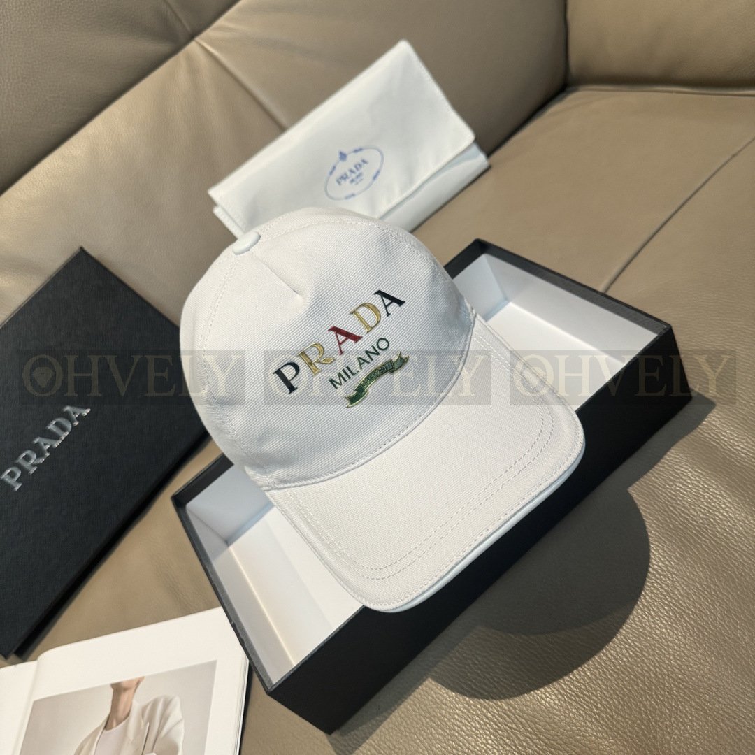 Prada 베이스볼 캡(화이트)