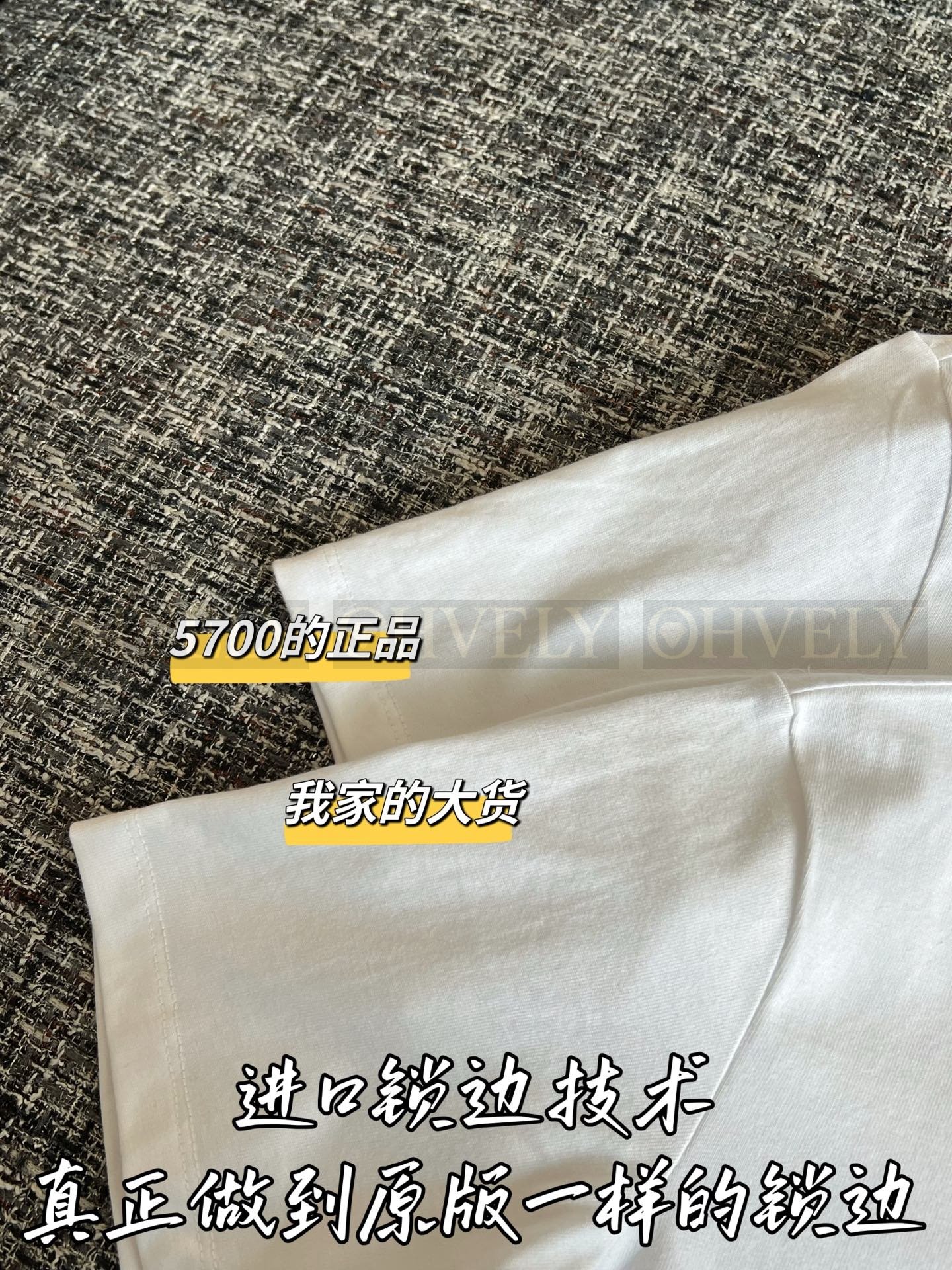 【 ZP버전 】 CELINE 셀린느 로고 패치 모크넥 포켓 티셔츠 상품 썸네일