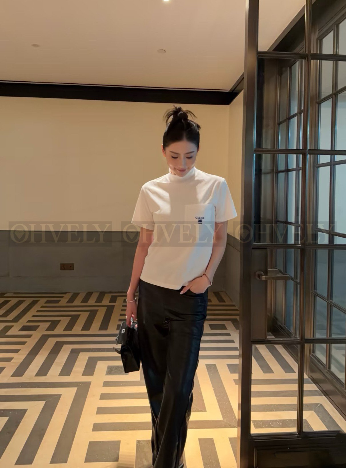 【 ZP버전 】 CELINE 셀린느 로고 패치 모크넥 포켓 티셔츠 상품 썸네일