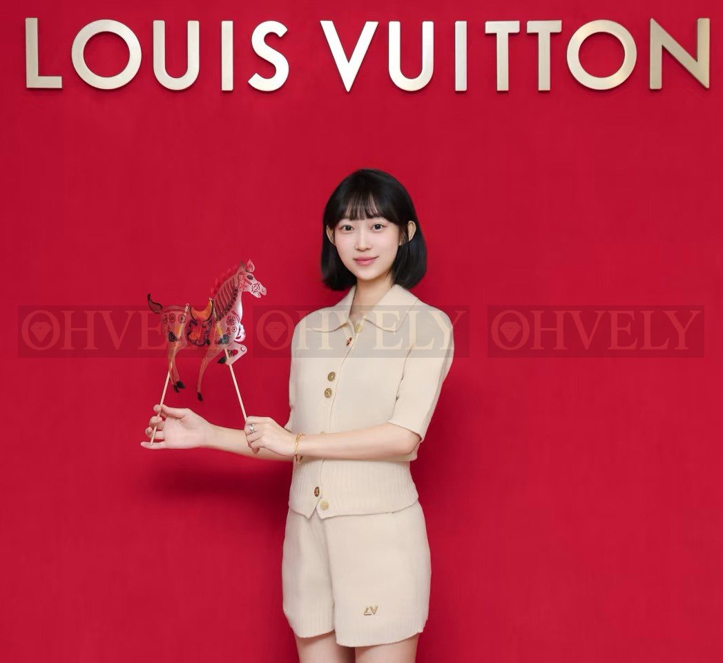 【 ZP버전 】 LOUIS VUITTON 모노그램 버튼 니트 탑 상품 썸네일