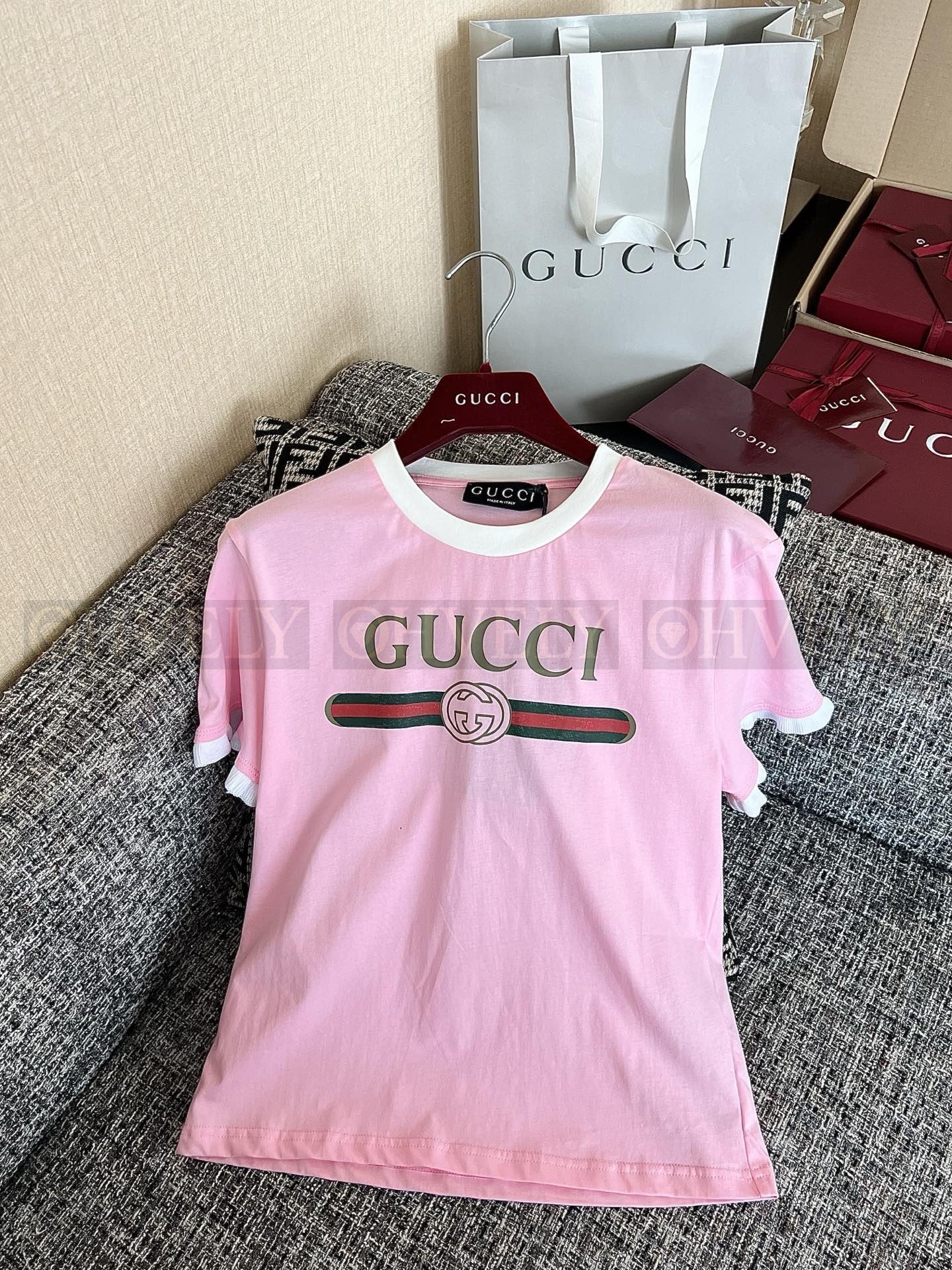 【 ZP버전 】 GUCCI 구찌 26SS 클래식 웹 스트라이프 자수 반팔 티셔츠 상품 썸네일