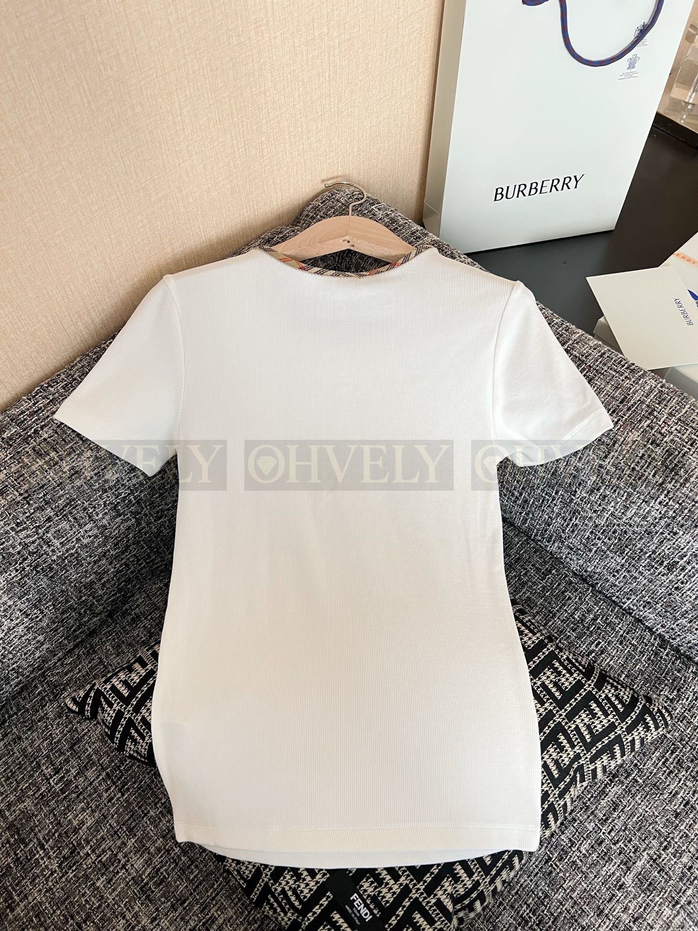 【 ZP버전 】 버버리 체크 칼라 사이드 슬라이싱 반팔 티셔츠 상품 썸네일