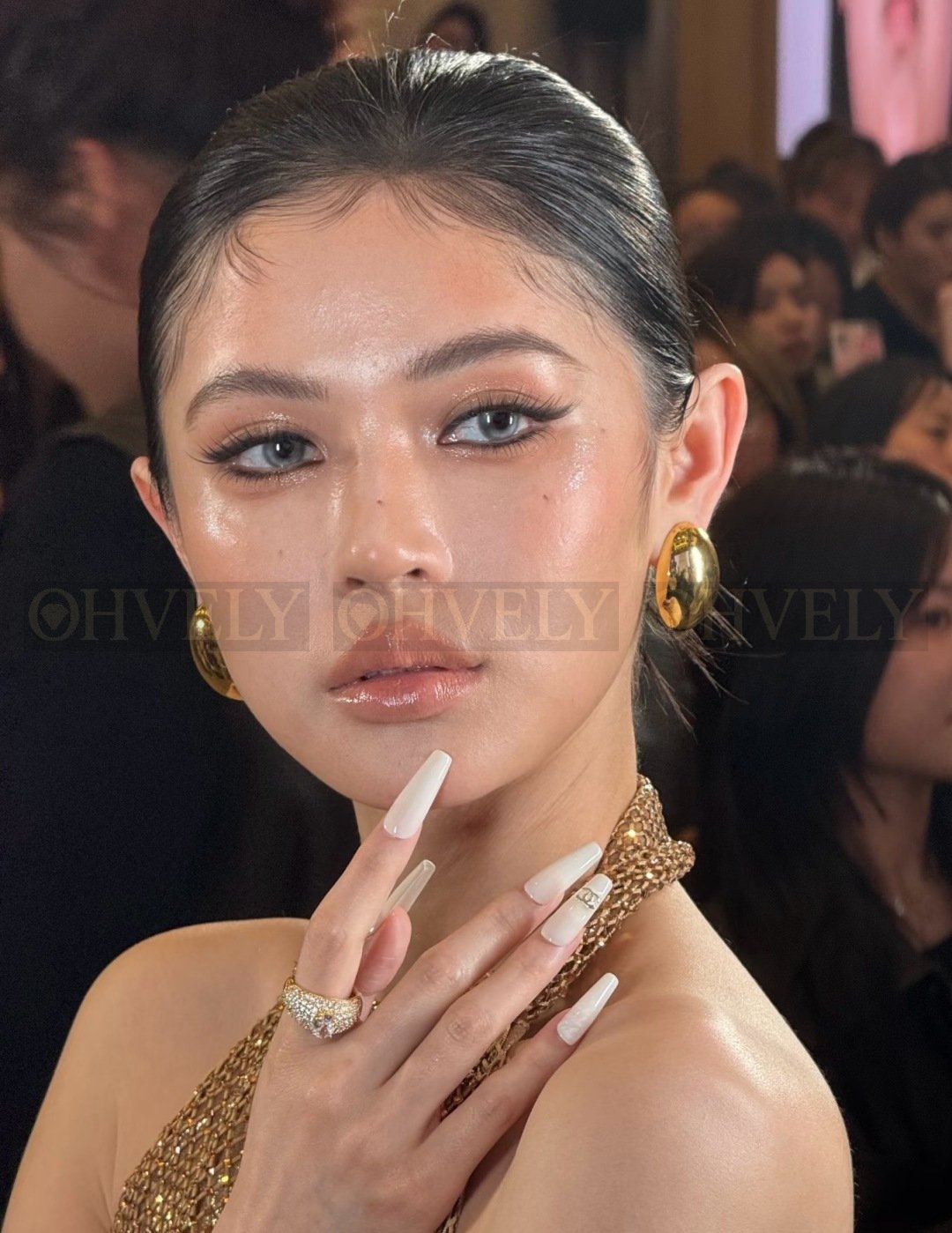 샤넬 CHANEL CC 로고 후프 이어링 상품 썸네일