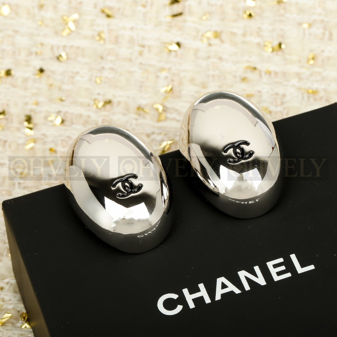 샤넬 CHANEL CC 로고 후프 이어링 상품 썸네일