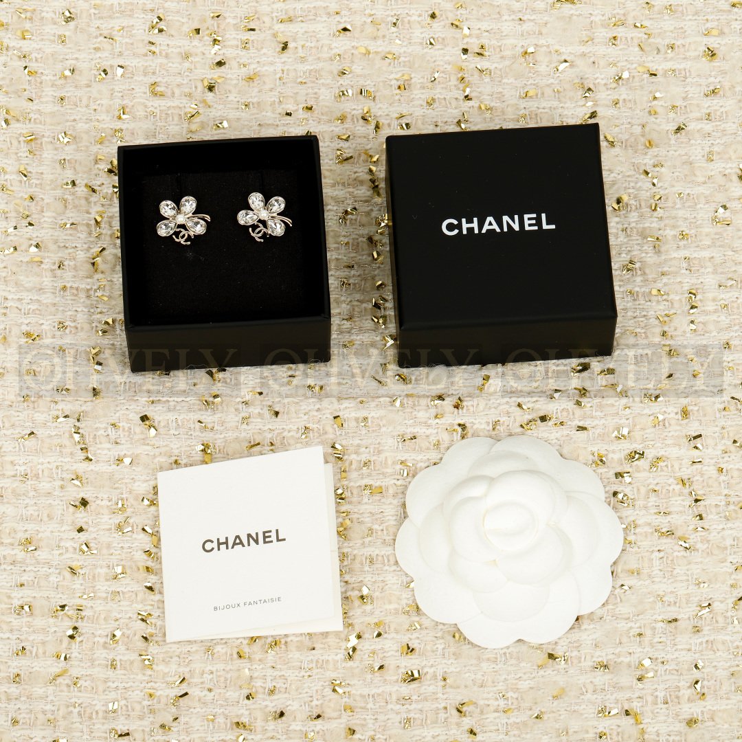 샤넬 CHANEL 코코마크 클로버 스트라스 이어링 상품 썸네일