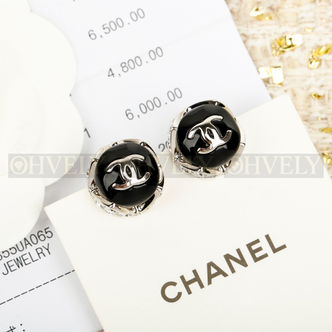 샤넬 CHANEL 퀼팅 메탈 블랙 레진 이어링 상품 썸네일