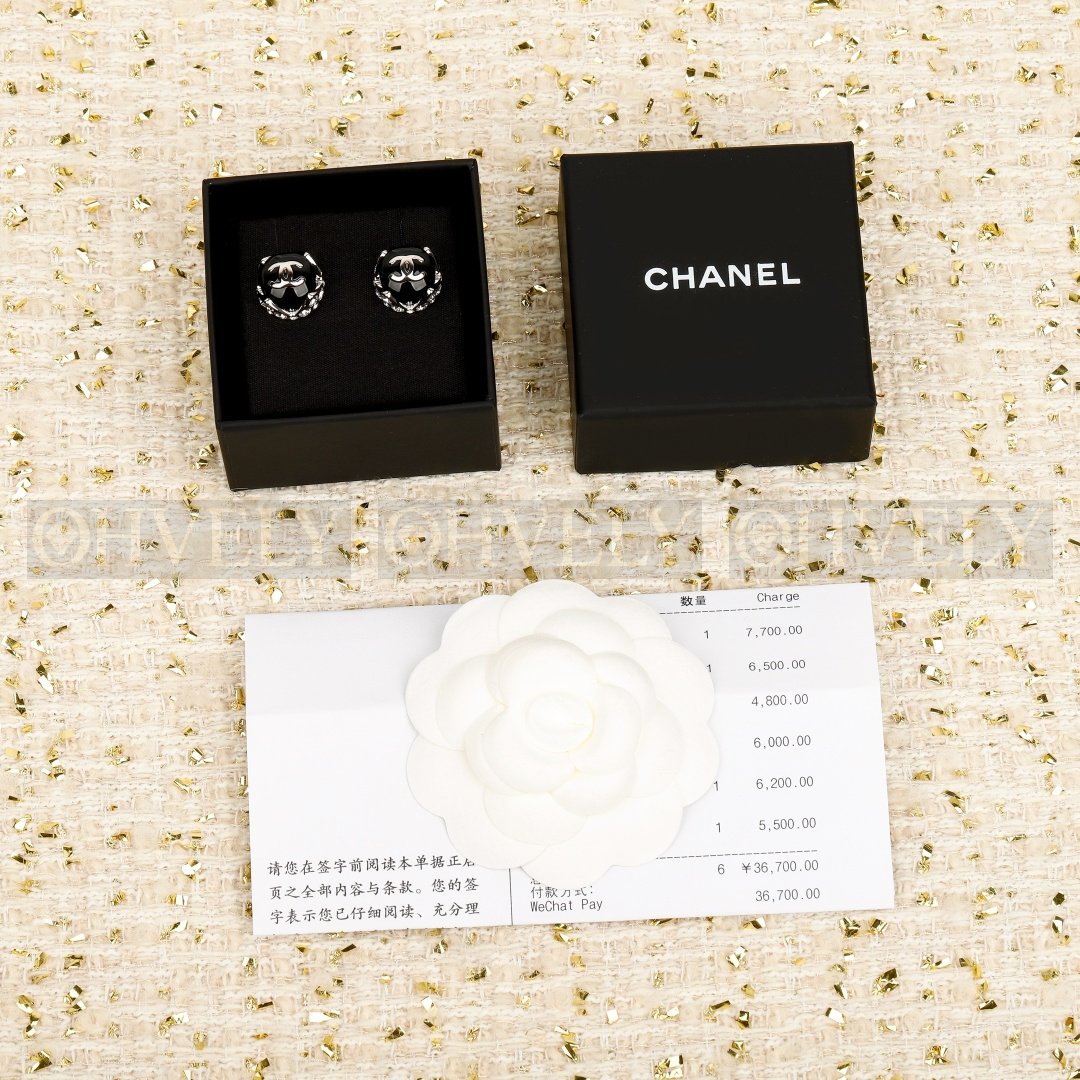 샤넬 CHANEL 퀼팅 메탈 블랙 레진 이어링 상품 썸네일