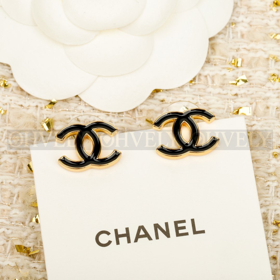 샤넬 CHANEL  CC 로고 블랙 레진 골드 이어링 (스터드형) 상품 썸네일