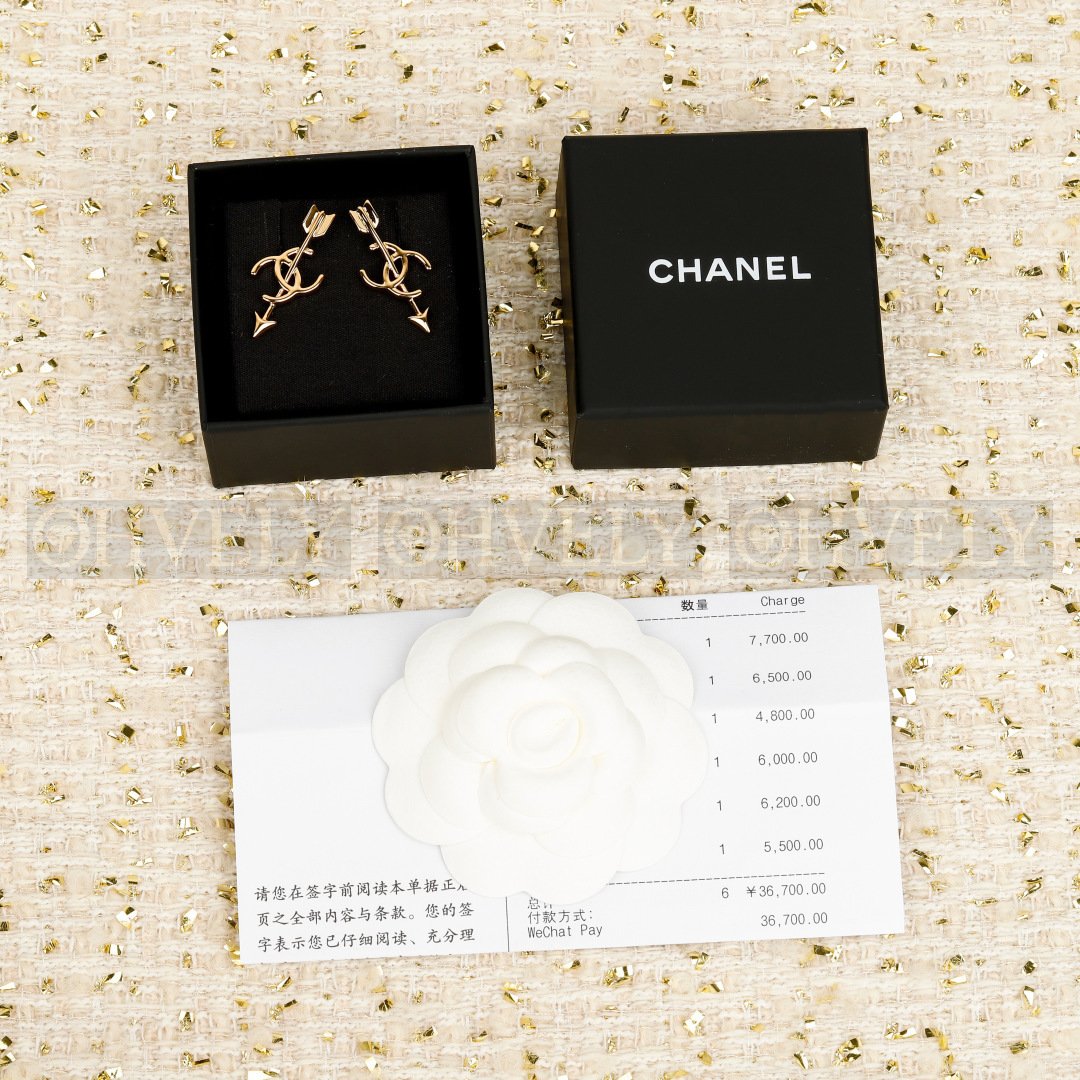 샤넬 CHANEL CC 로고 에로 스터드 이어링 상품 썸네일