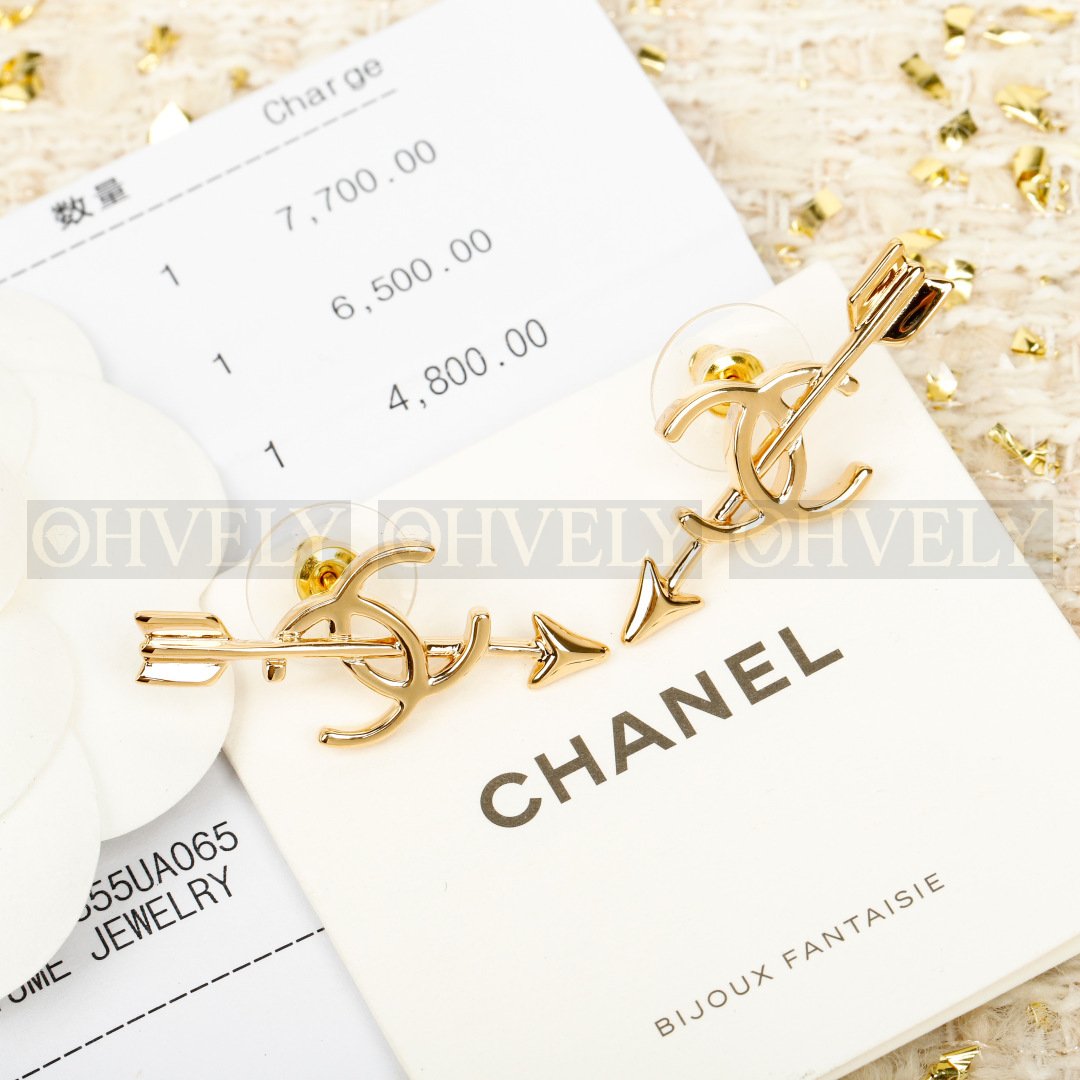 샤넬 CHANEL CC 로고 에로 스터드 이어링 상품 썸네일